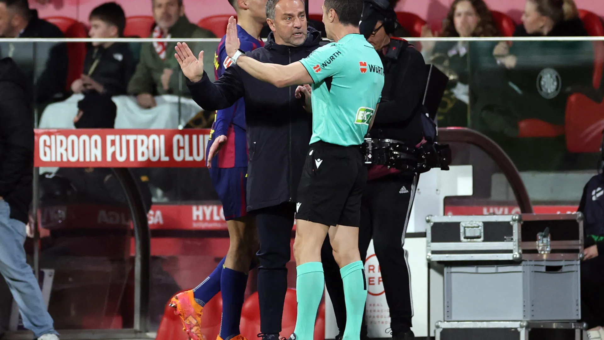 
                    Flick reage à derrota em Girona: 