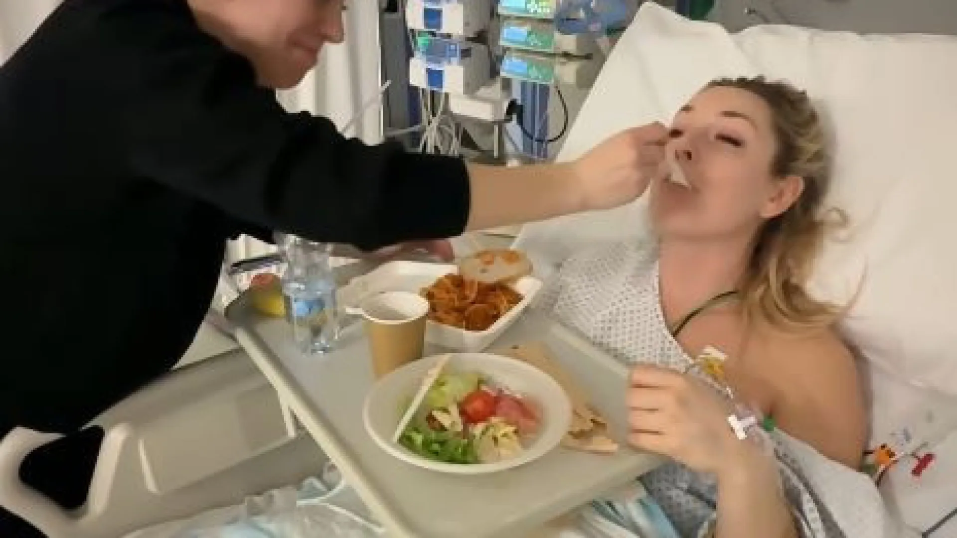 
                    As imagens da recuperação de Lindsey Vonn após queda em Milão-Cortina2026
                