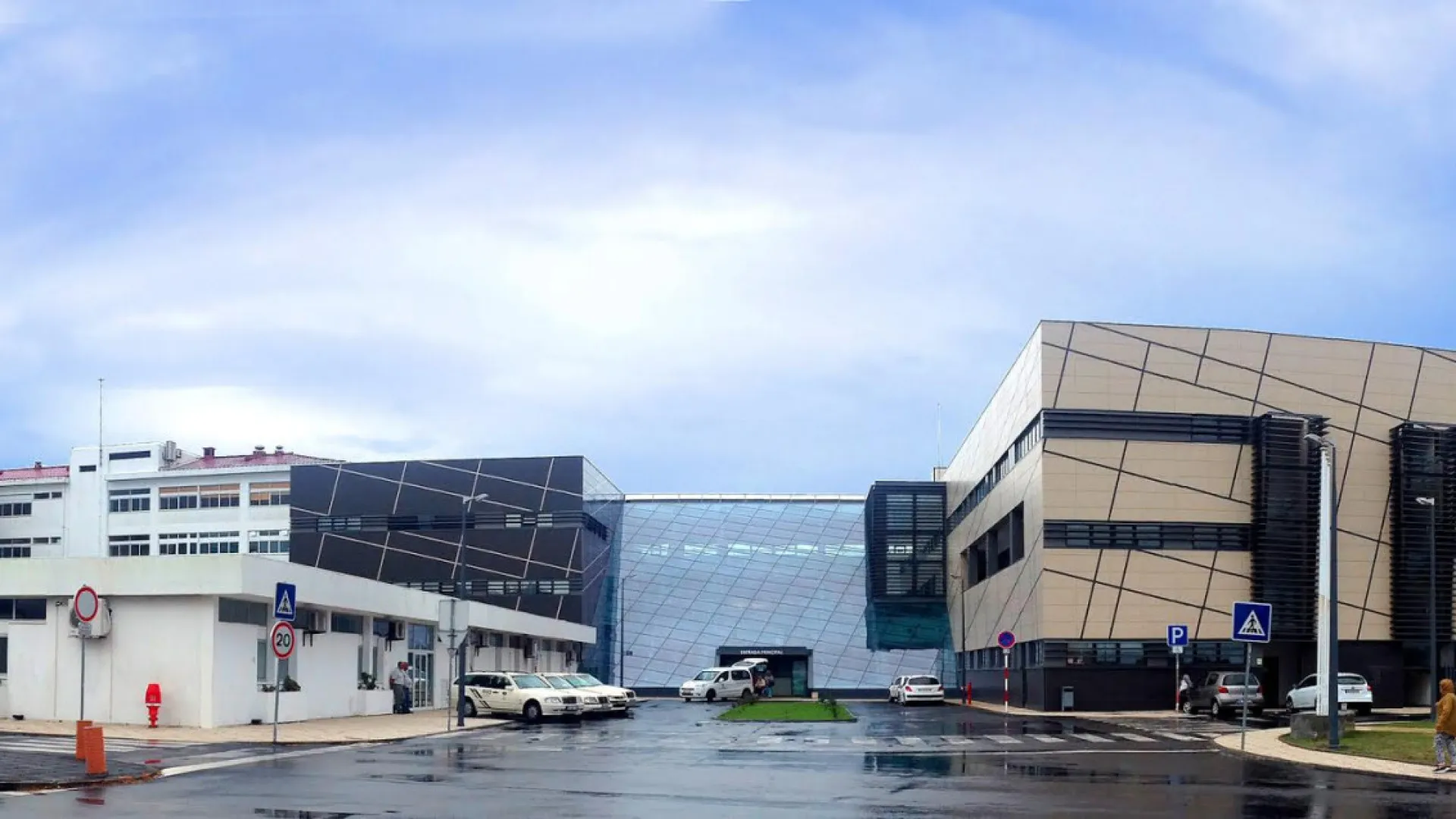 
                    MP abre inquérito à morte de grávida e bebé em hospital dos Açores
                