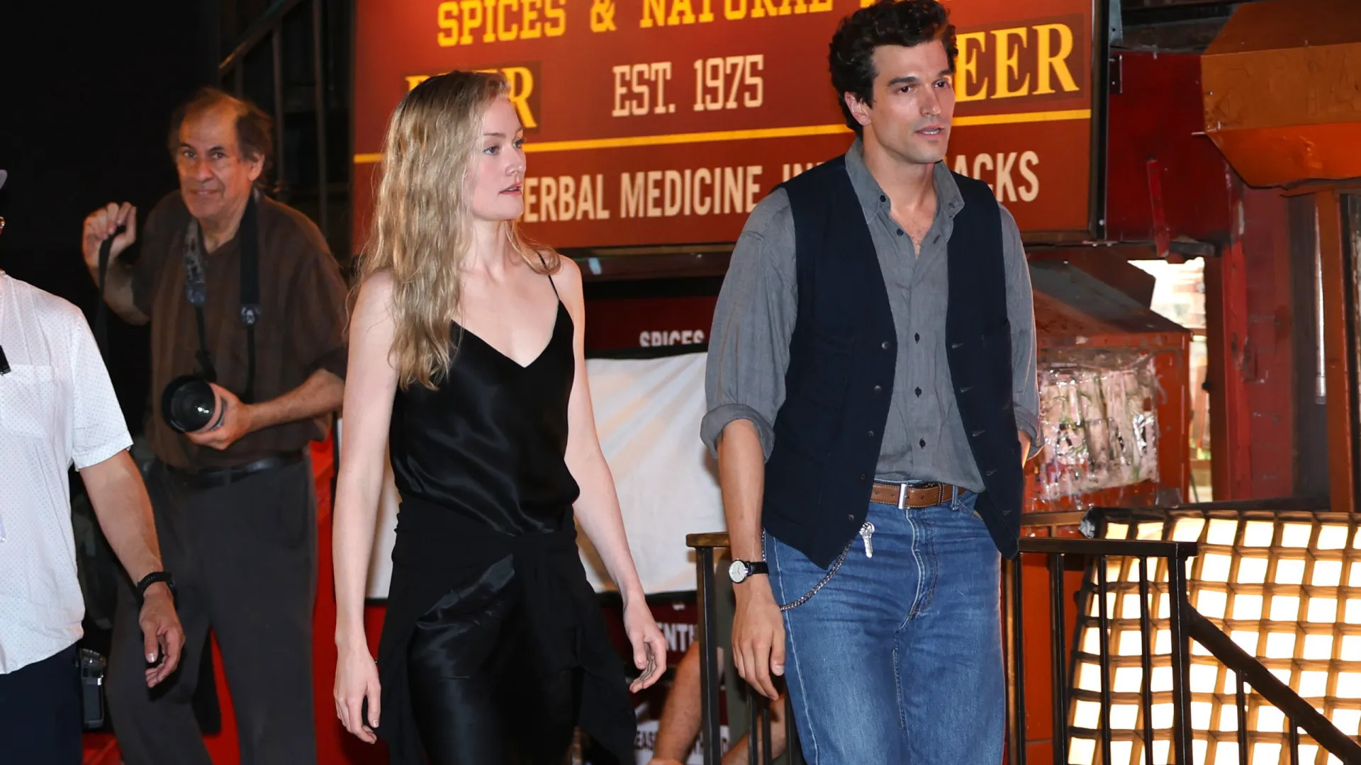 
                    JFK Jr. e Carolyn Bessette: A série de sucesso (e polémica) da Disney+
                