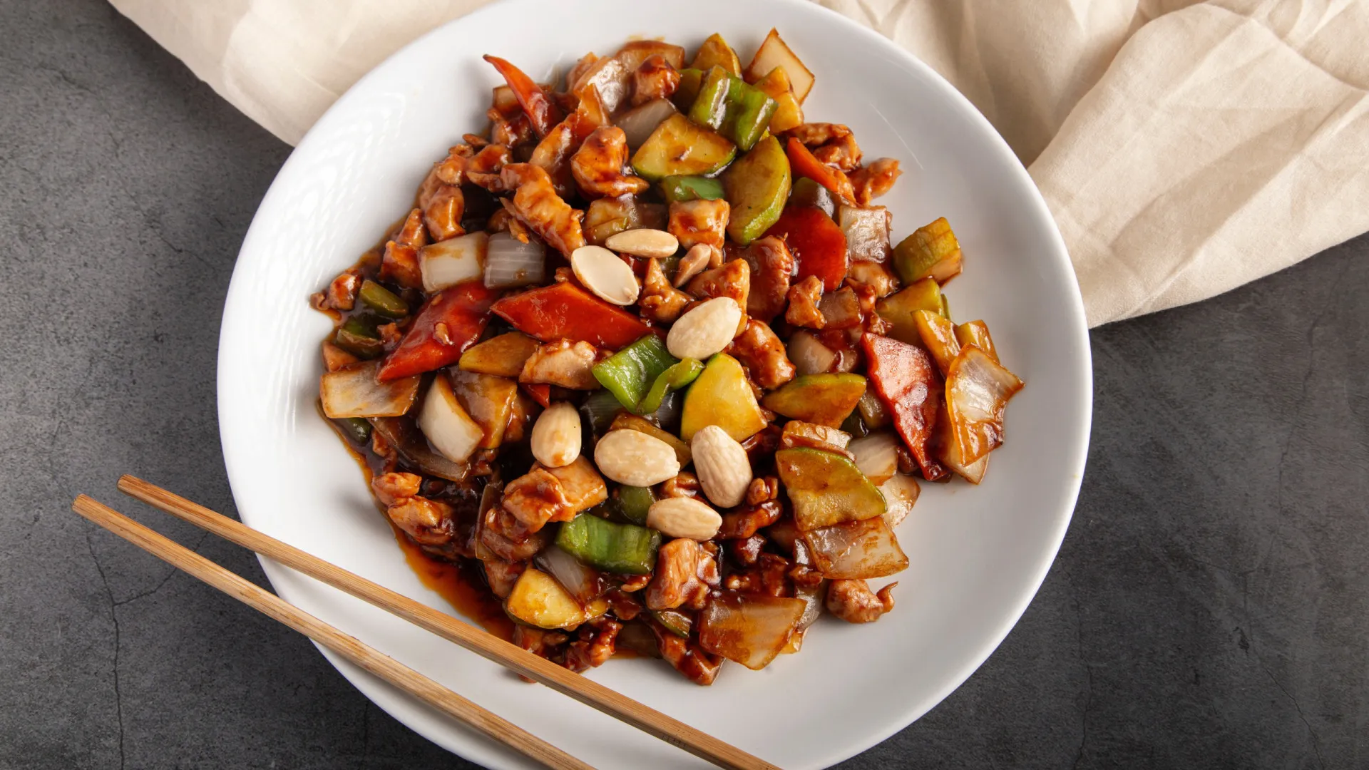 
                    Galinha com amêndoas igual à do restaurante? Temos 3 receitas
                