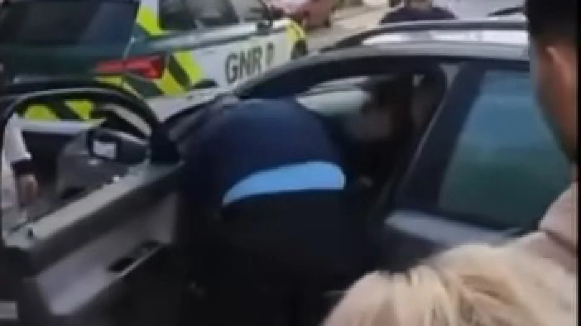 
                    Mulher que atropelou peão e abalroou GNR na Trafaria é enfermeira
                