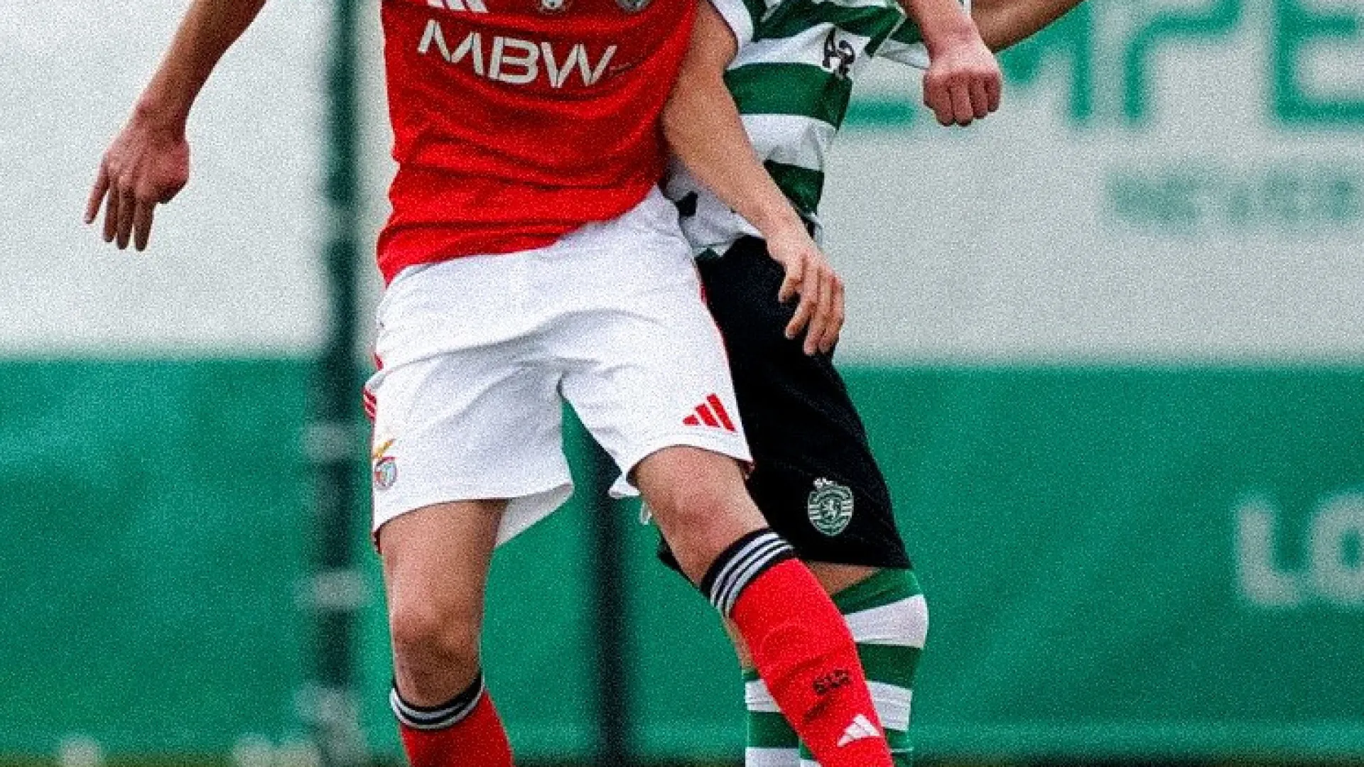 
                    Sporting e Benfica empatam no dérbi e veem FC Porto ficar mais longe
                