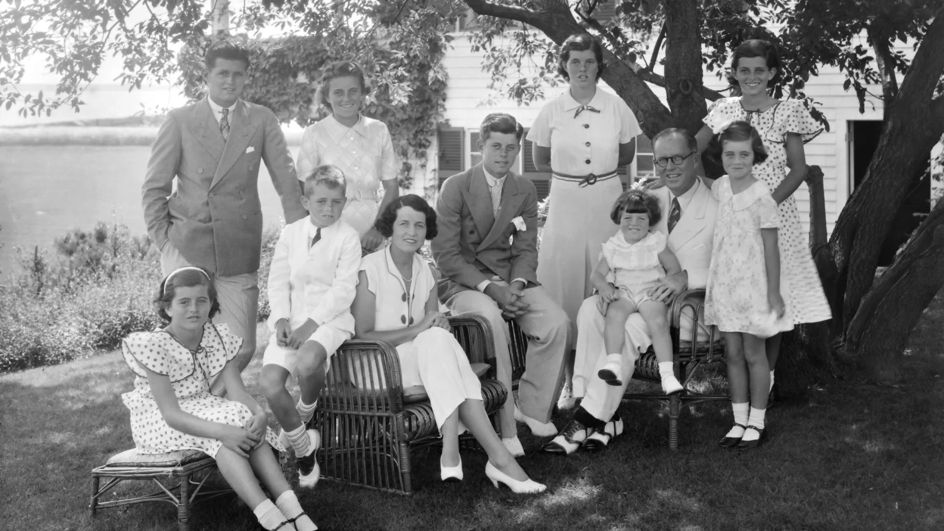 
                    Maldição dos Kennedy: Que tragédias marcaram a família?
                