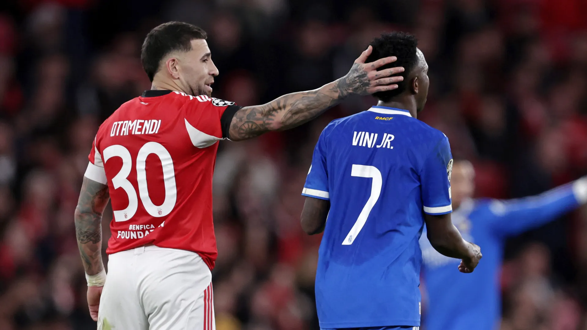 Sneijder atira-se a Otamendi: "Não bate bem da cabeça, certo?"