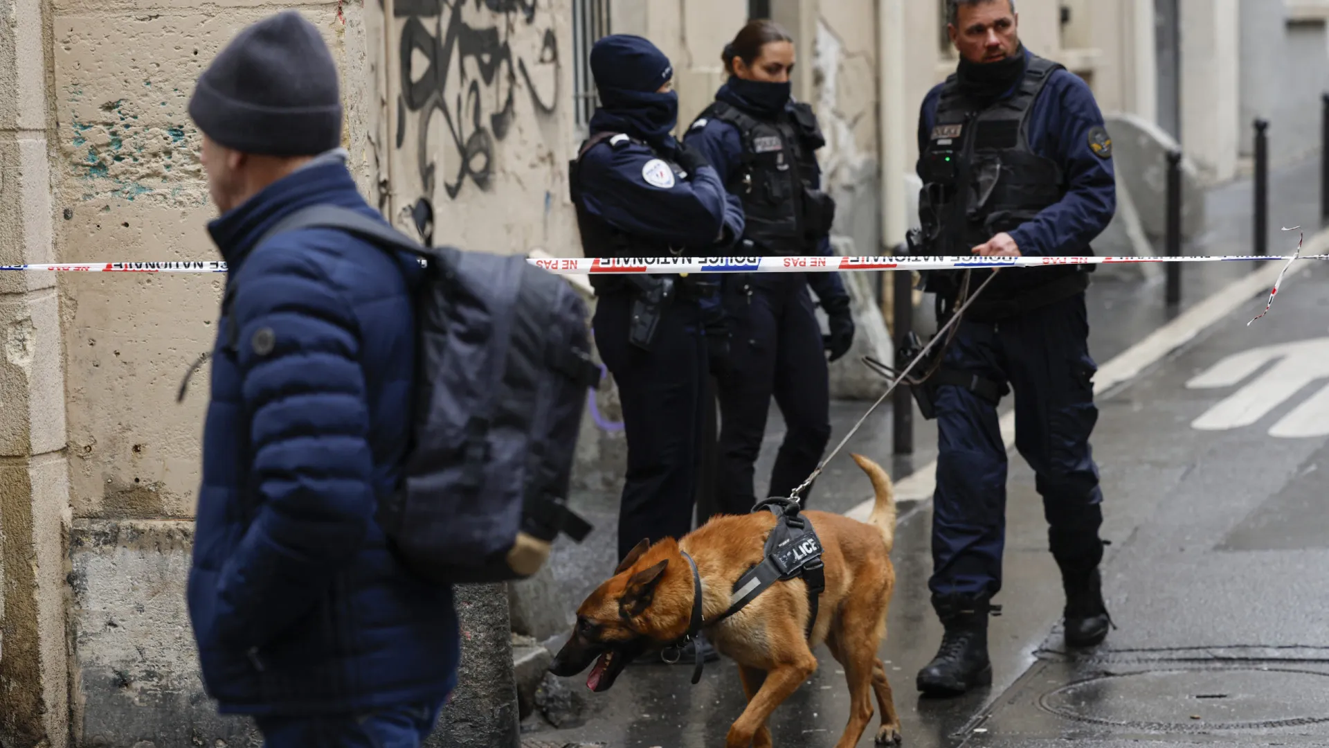 
                    Sede do partido francês de extrema-esquerda evacuada por ameaça de bomba
                