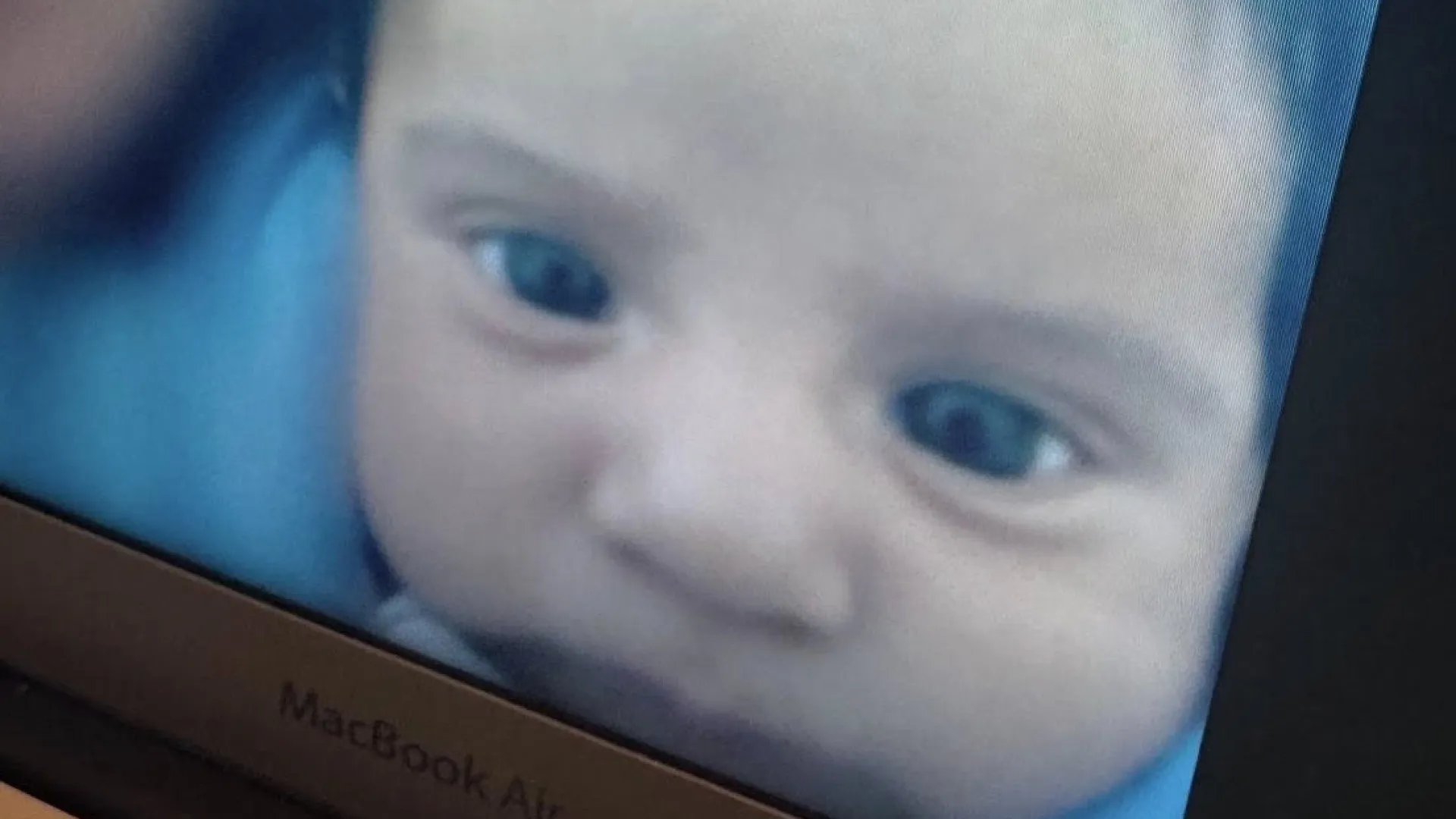 
                    Bebé de 2 meses com bronquite deportado pelo ICE após semanas em centro
                