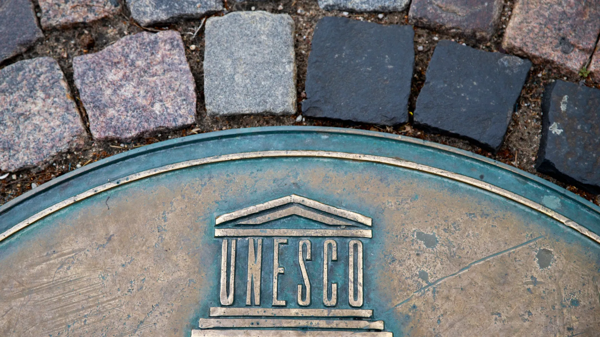 
                    UNESCO: Inteligência Artificial ameaça baixar receitas no setor cultural
                