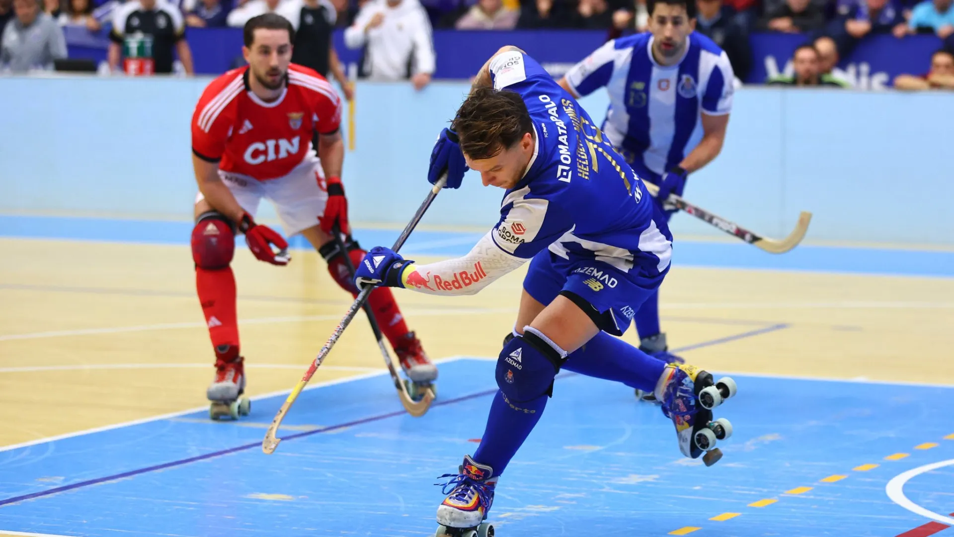 
                    Ninguém fica a sorrir. Benfica empata com o FC Porto e Sporting agradece
                