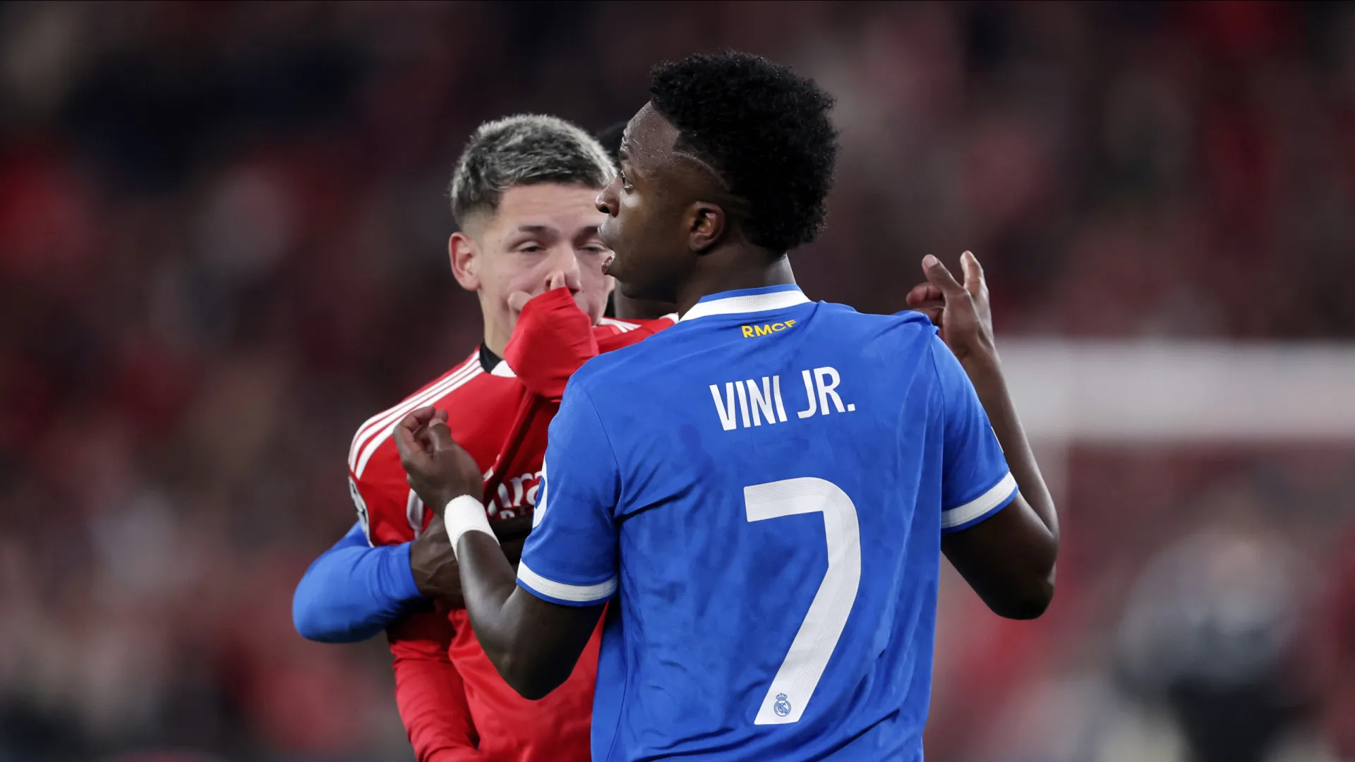 
                    CBF pede rigor a FIFA e UEFA no caso de alegado racismo contra Vinicius
                