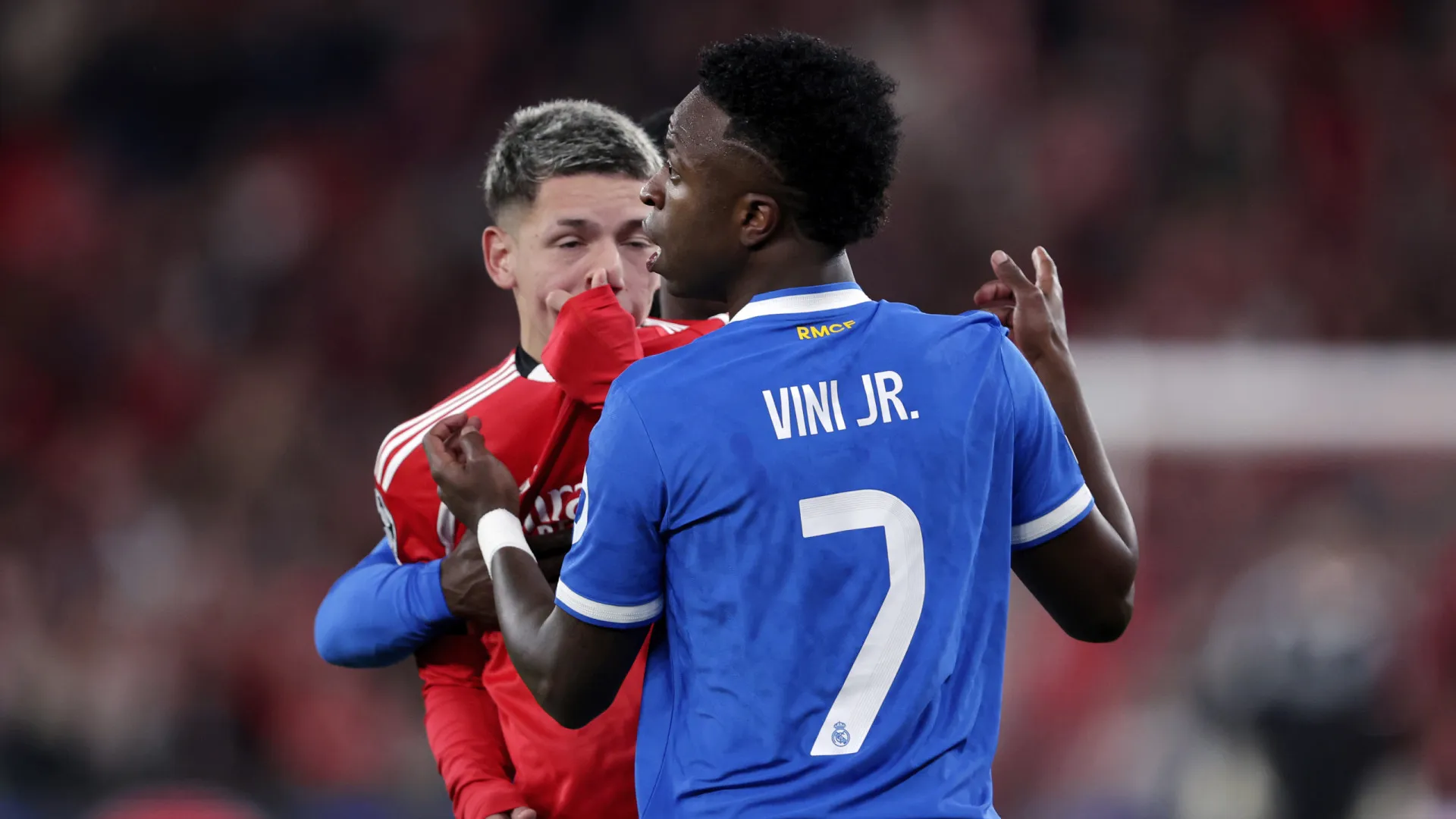 
                    Prestianni afugenta 'fantasma Vinícius' na Argentina: 