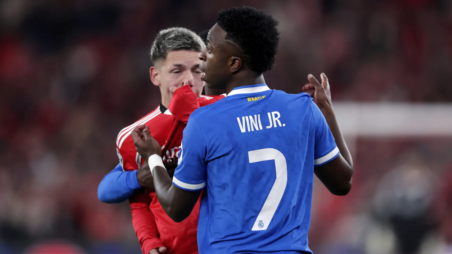 
                    Prestianni revela à UEFA o insulto que dirigiu a Vinícius Júnior
                