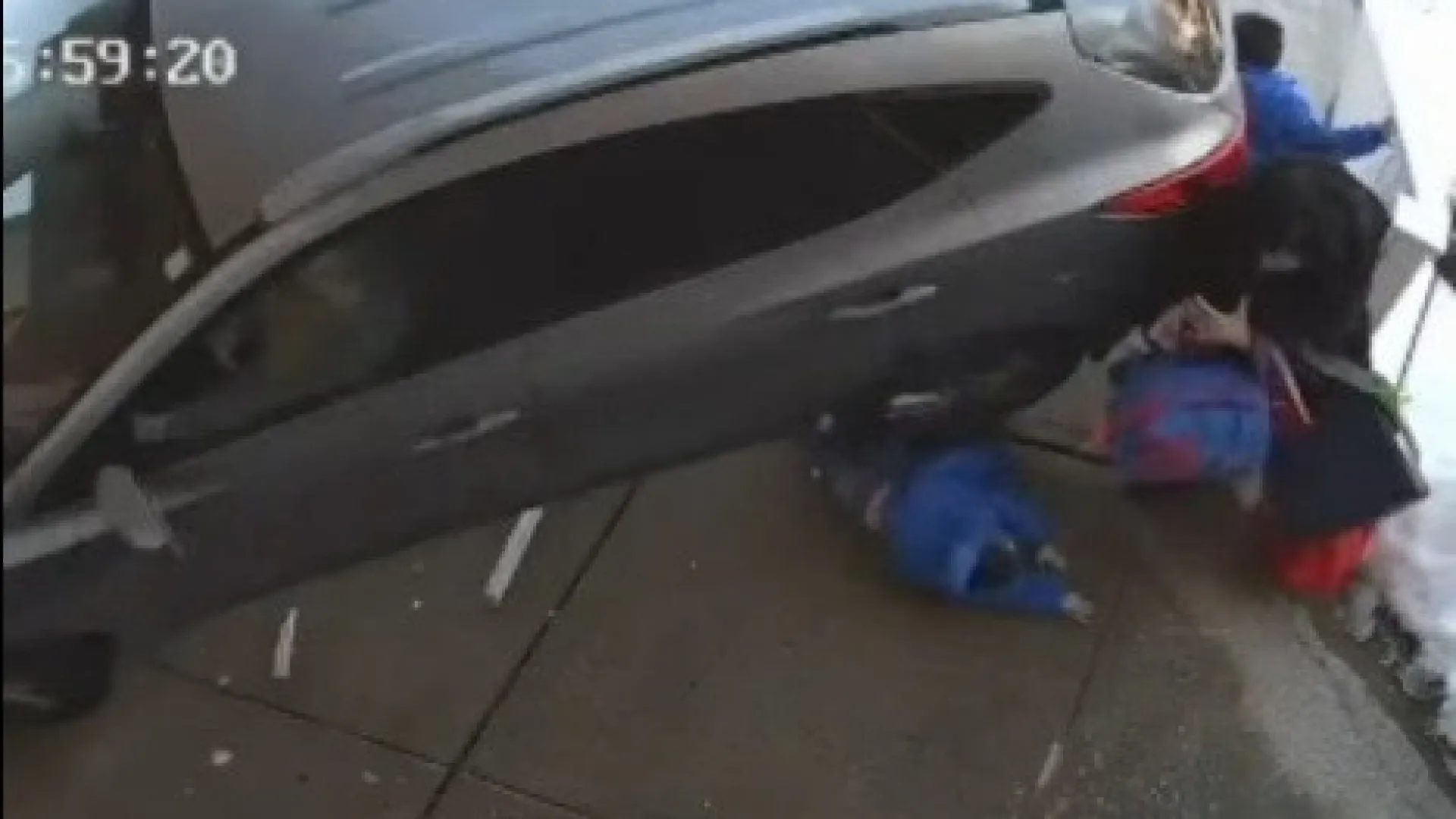 
                    Condutora alcoolizada atinge mãe e 2 crianças à porta de creche nos EUA
                