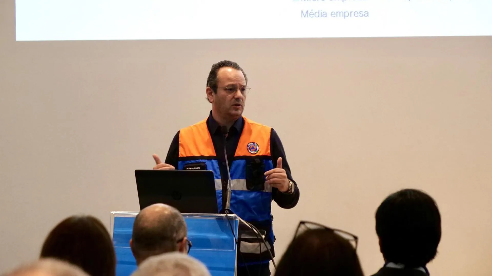 
                    Ainda há pessoas sem luz em Leiria. Autarca critica E-Redes: 