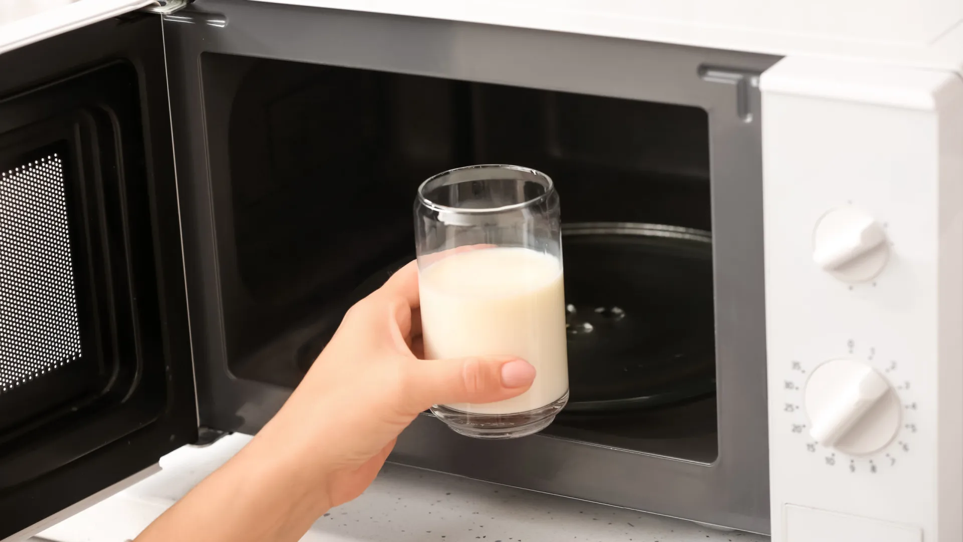 
                    Aquece leite no micro-ondas? Cuidado, pode ser muito perigoso
                