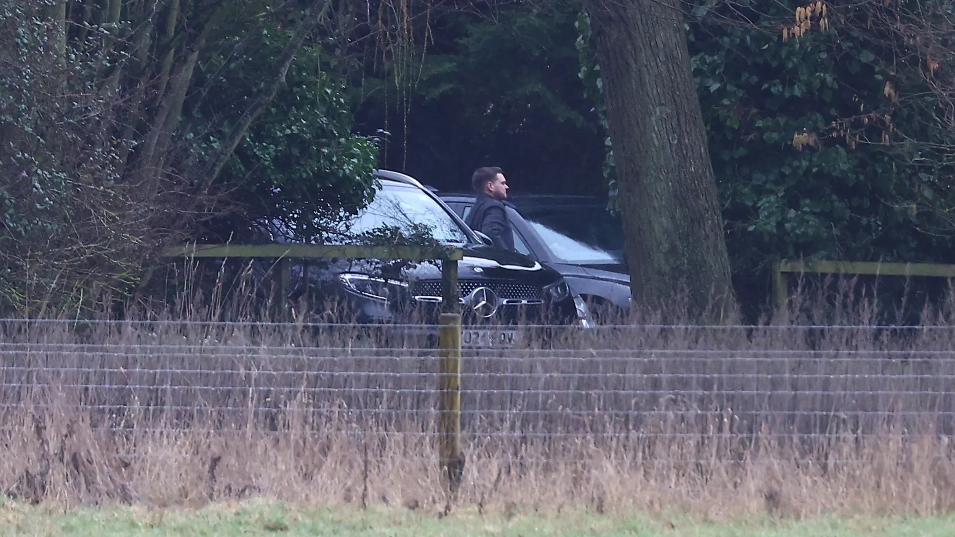 
                    Ex-príncipe detido. As fotos da chegada da polícia a casa de André
                