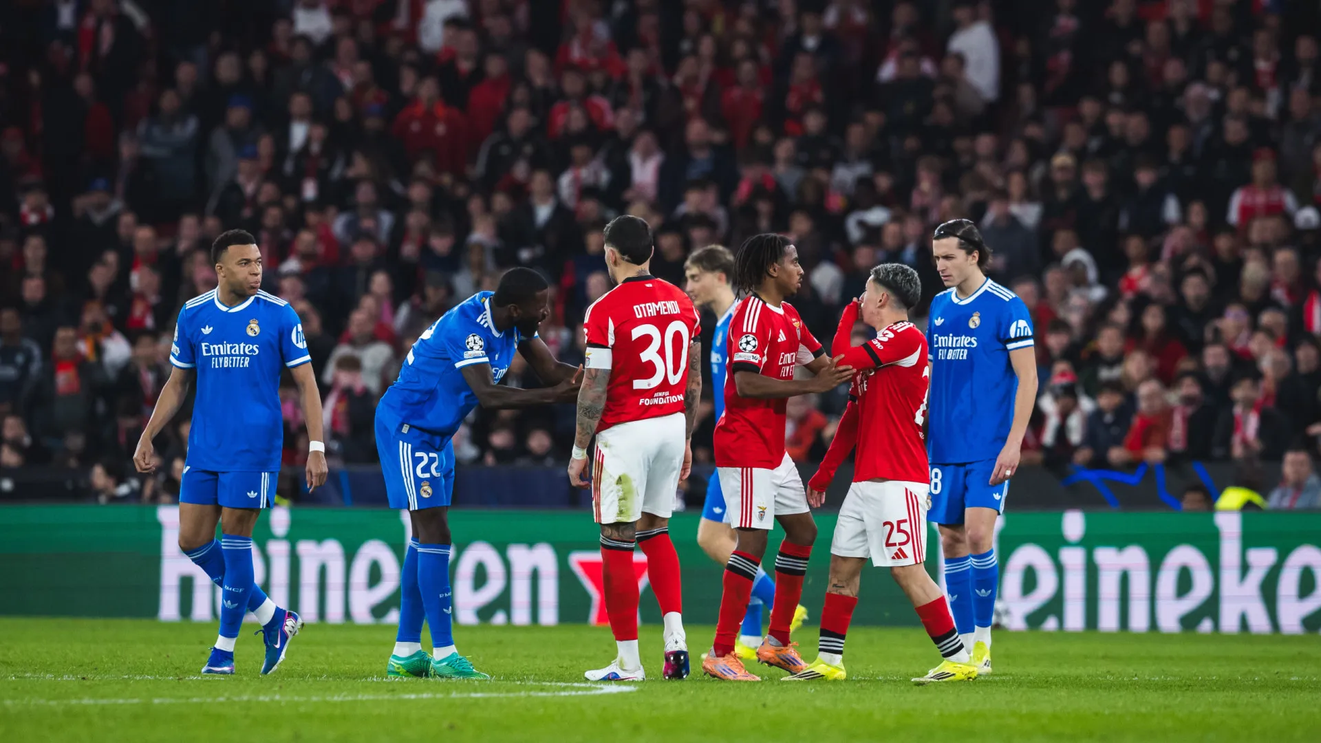 
                    'Caso Prestianni' chega à Premier League: 