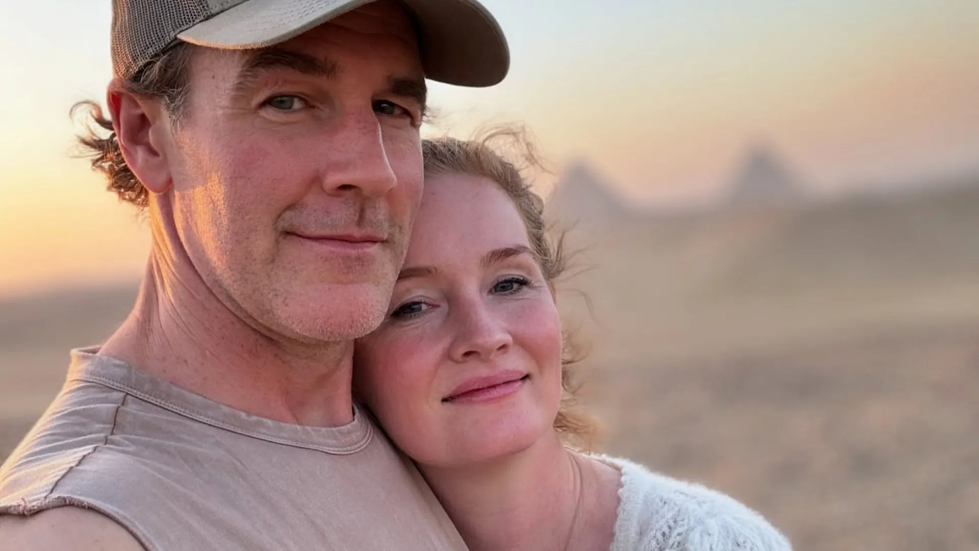 
                    James Van Der Beek renovou votos de casamento dias antes de morrer
                