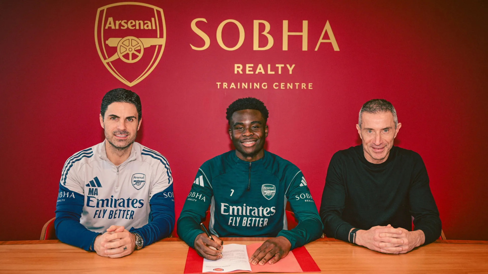 
                    Oficial: Bukayo Saka renova com contrato de longa duração pelo Arsenal
                