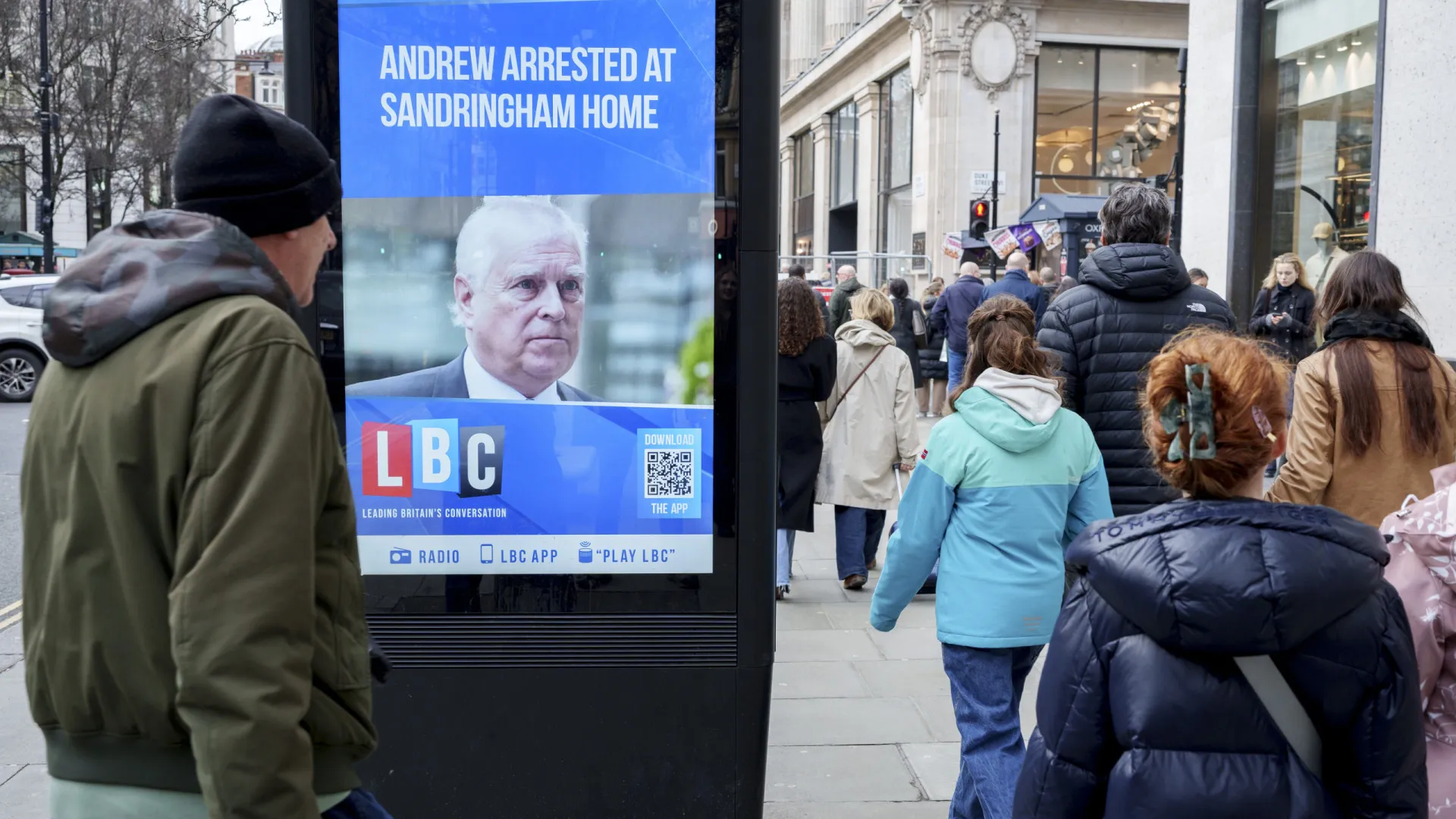 
                    Detenção de ex-príncipe André no caso Epstein abala monarquia britânica
                