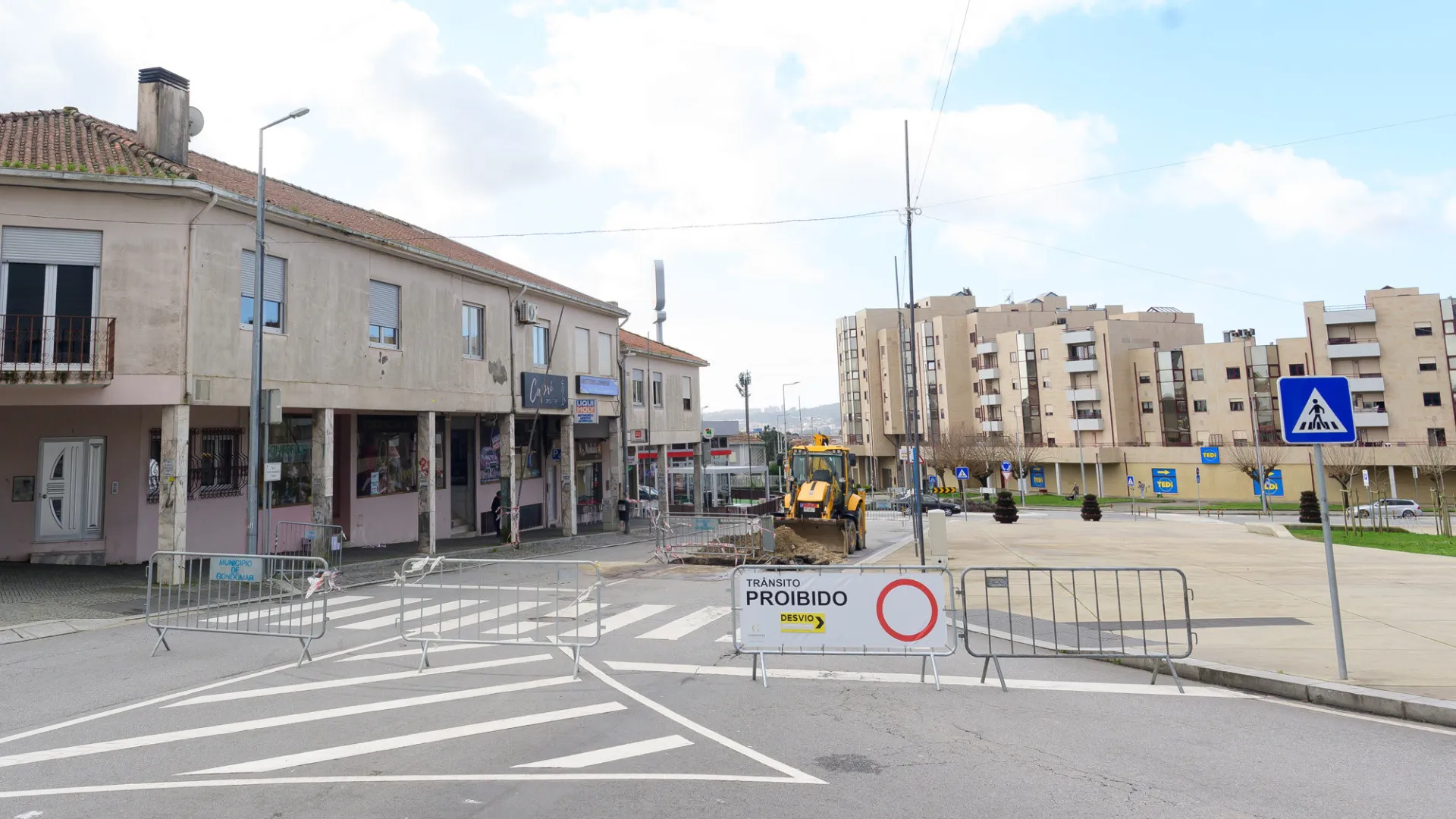 
                    Colapso de antiga mina na origem de estrada que abateu em Gondomar
                