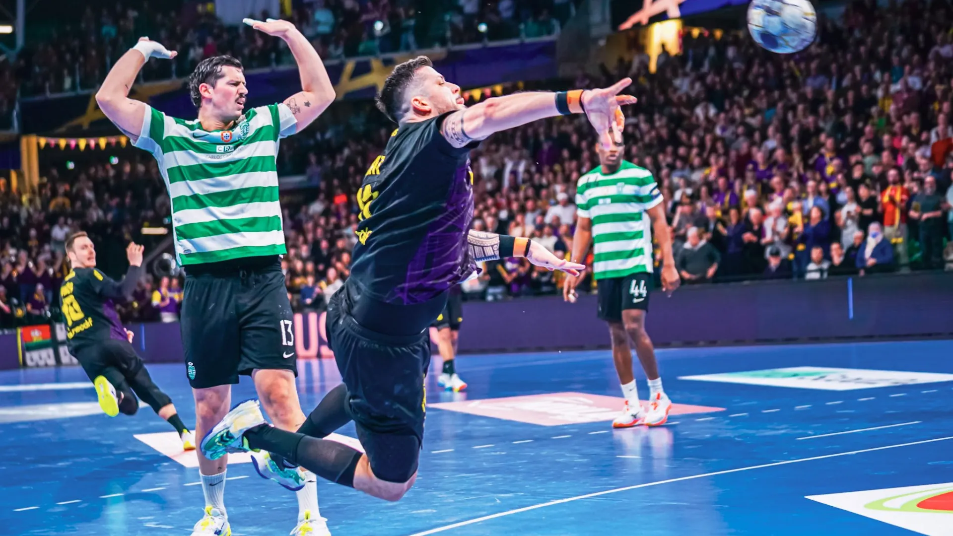 
                    Nantes volta a ser problema. Sporting cai com estrondo em França
                