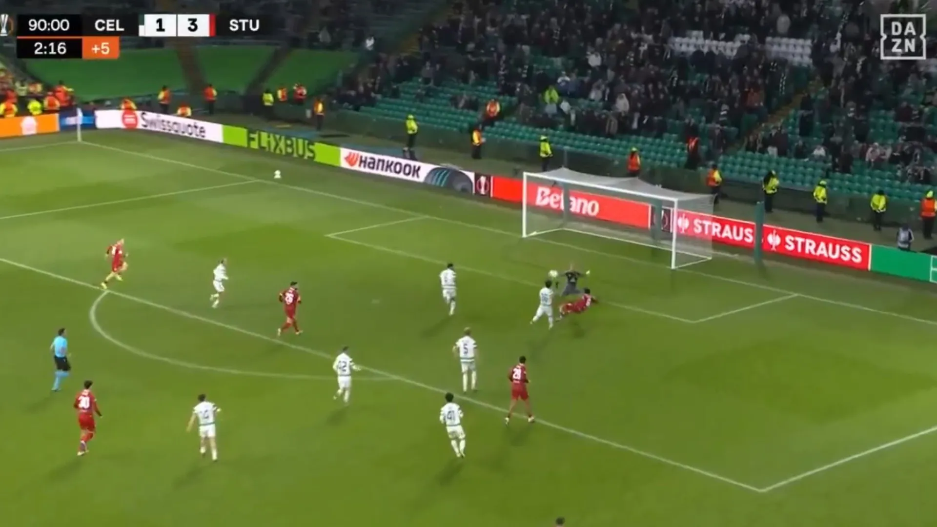 
                    Classe para fechar goleada. O grande golo de Tiago Tomás frente ao Celtic
                