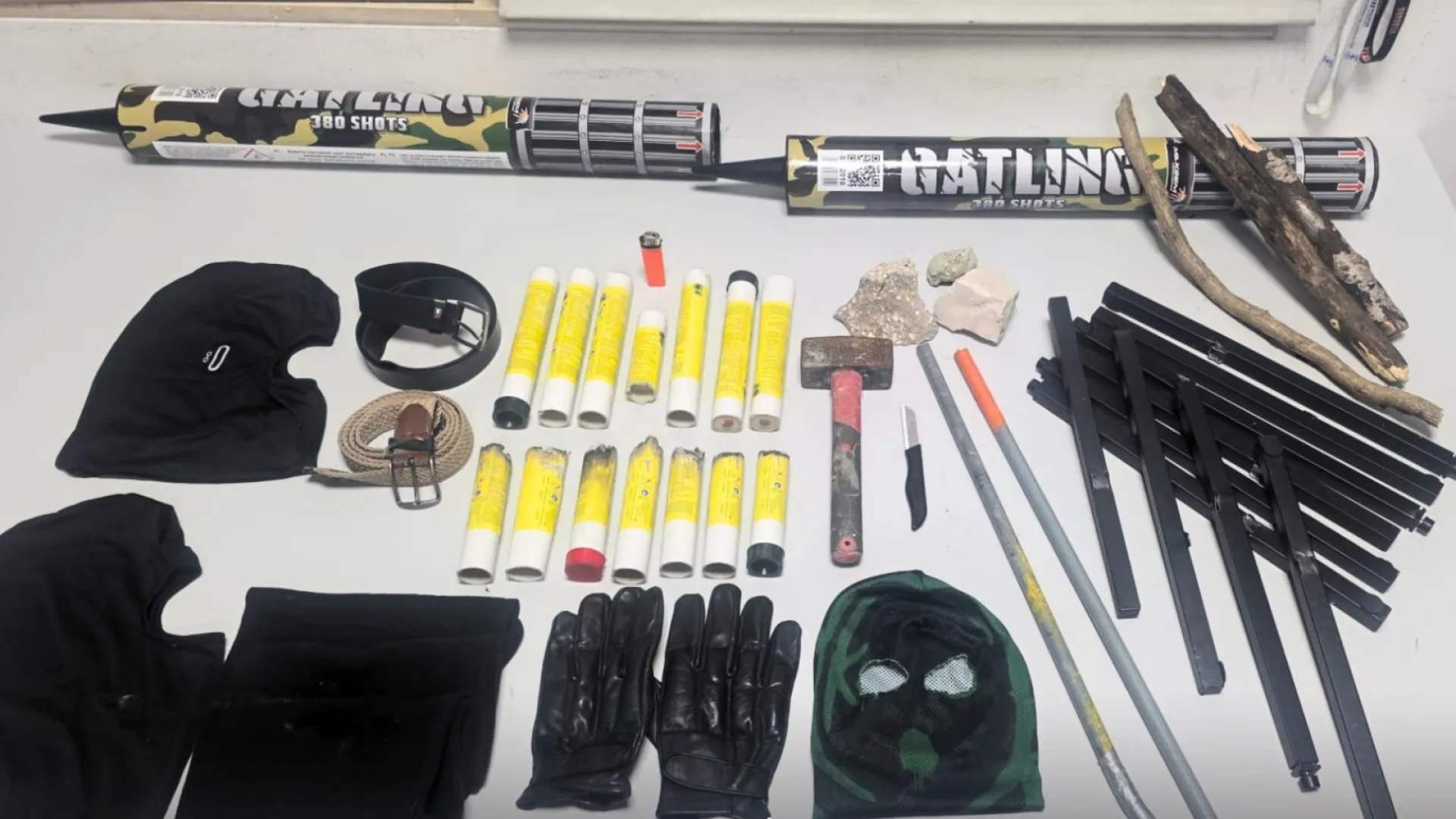 
                    Sporting-Benfica: Mais de 120 detidos em rixa antes do dérbi de futsal
                