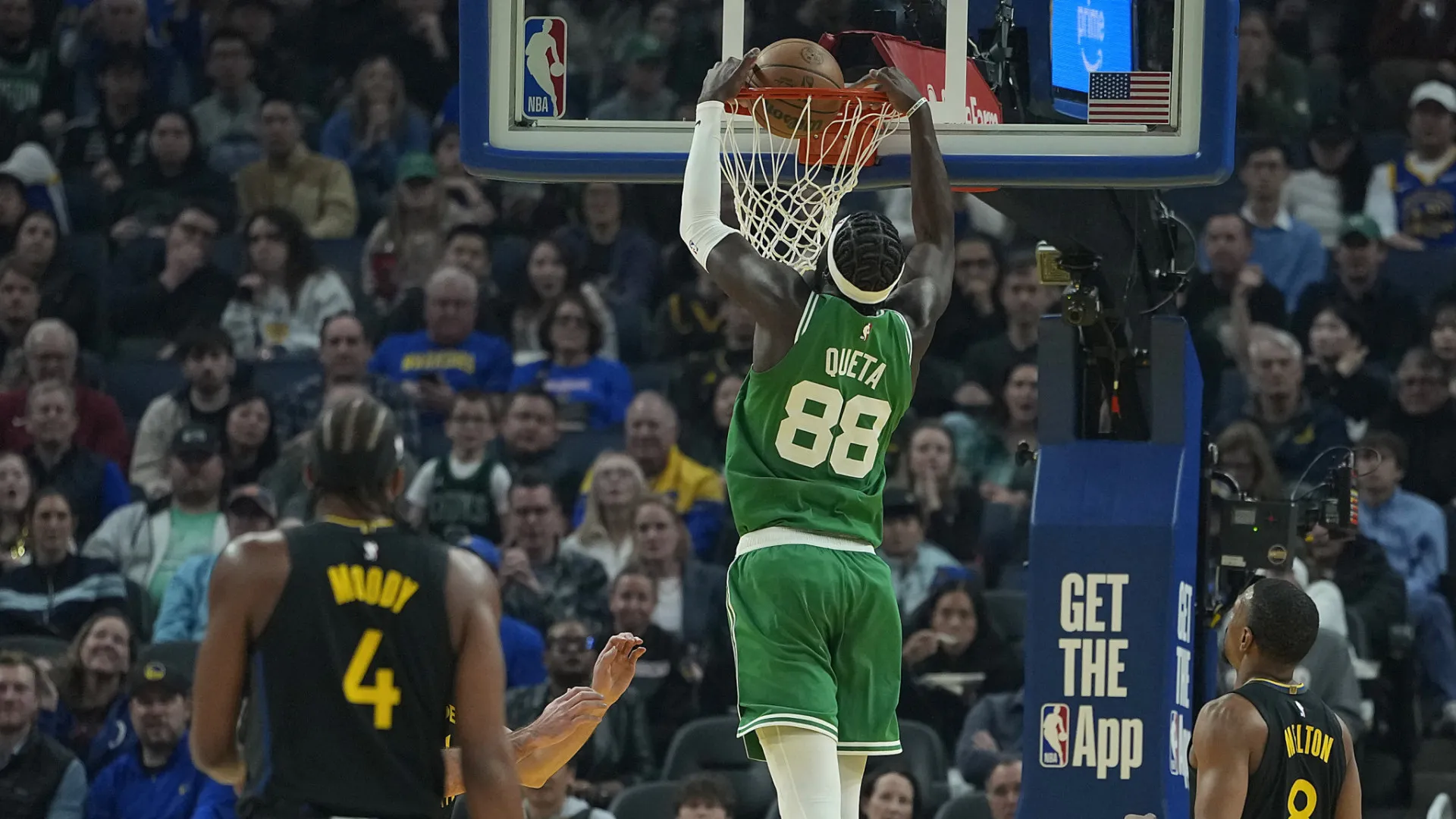 
                    18 minutos de Neemias Queta e 'show' de Jaylen Brown catapultam Celtics
                