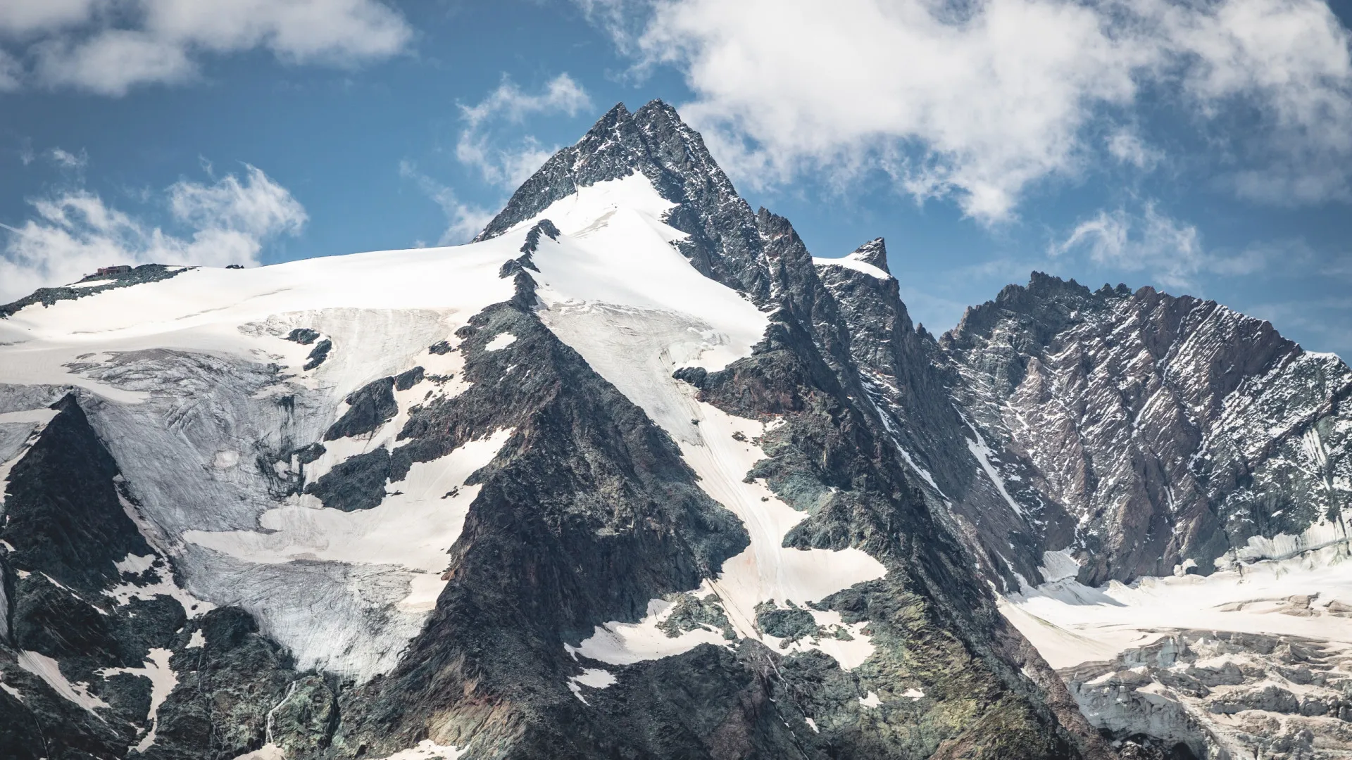 Homem condenado por homicídio negligente após deixar namorada em montanha