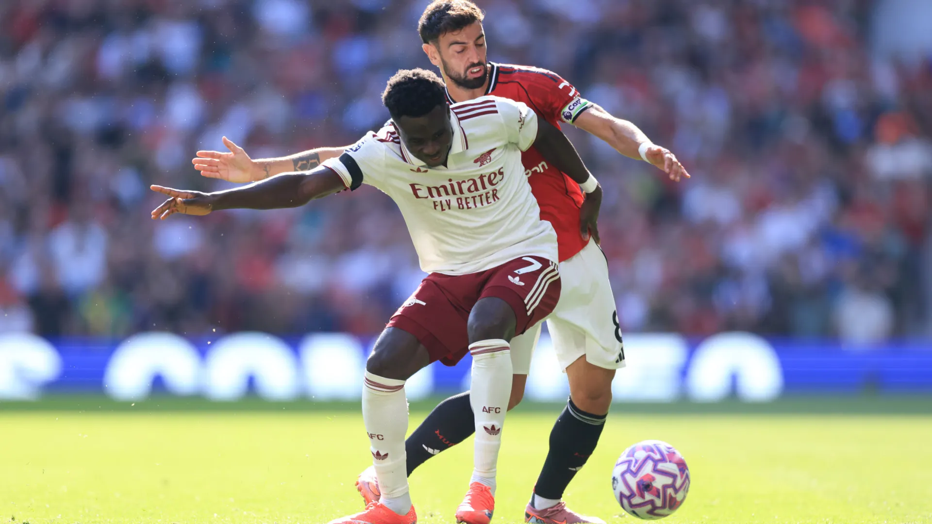 Saka apanha Bruno Fernandes. Os craques mais bem pagos da Premier League