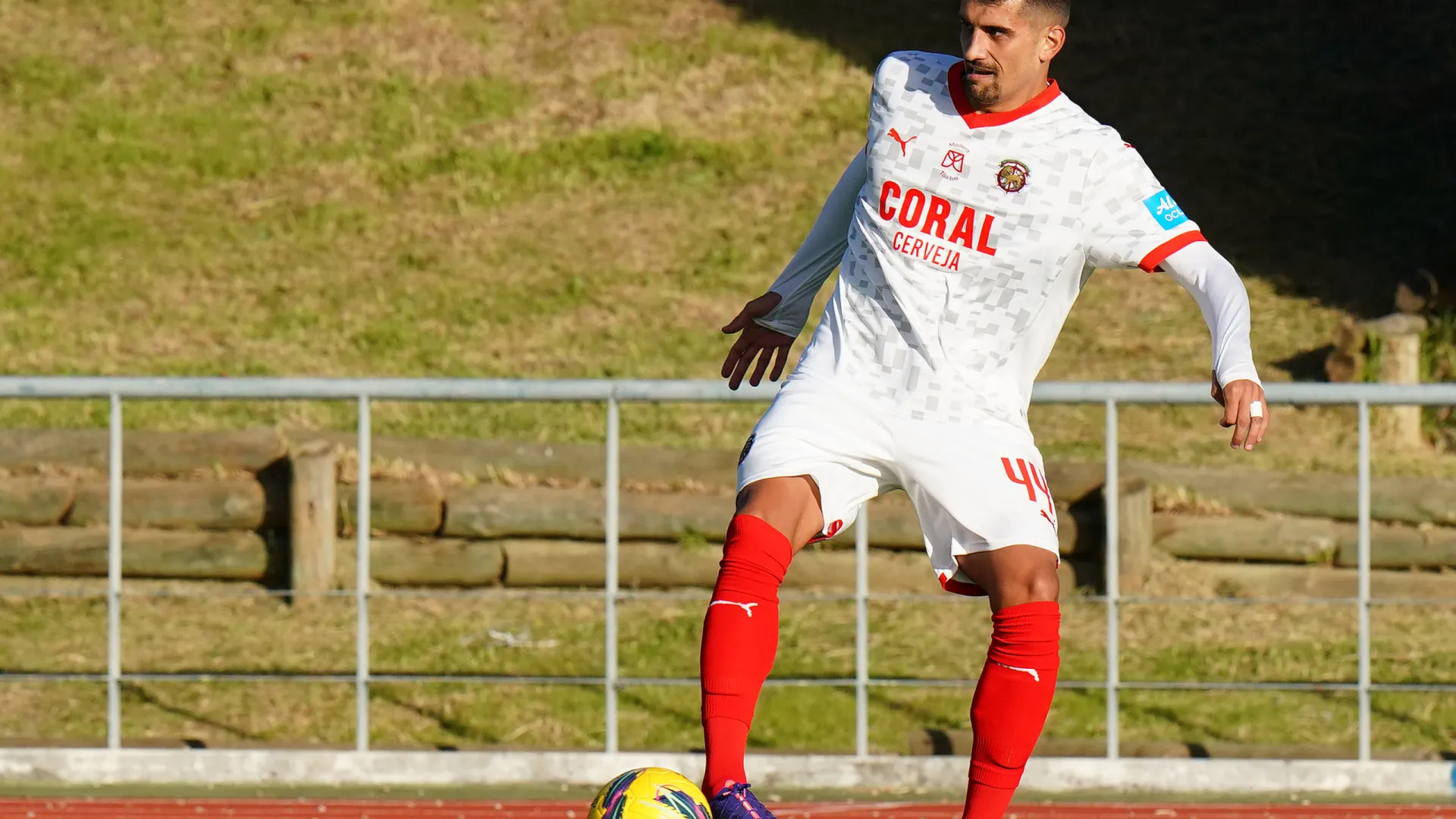 
                    Marítimo bate Sporting B e continua na liderança isolada da II Liga
                