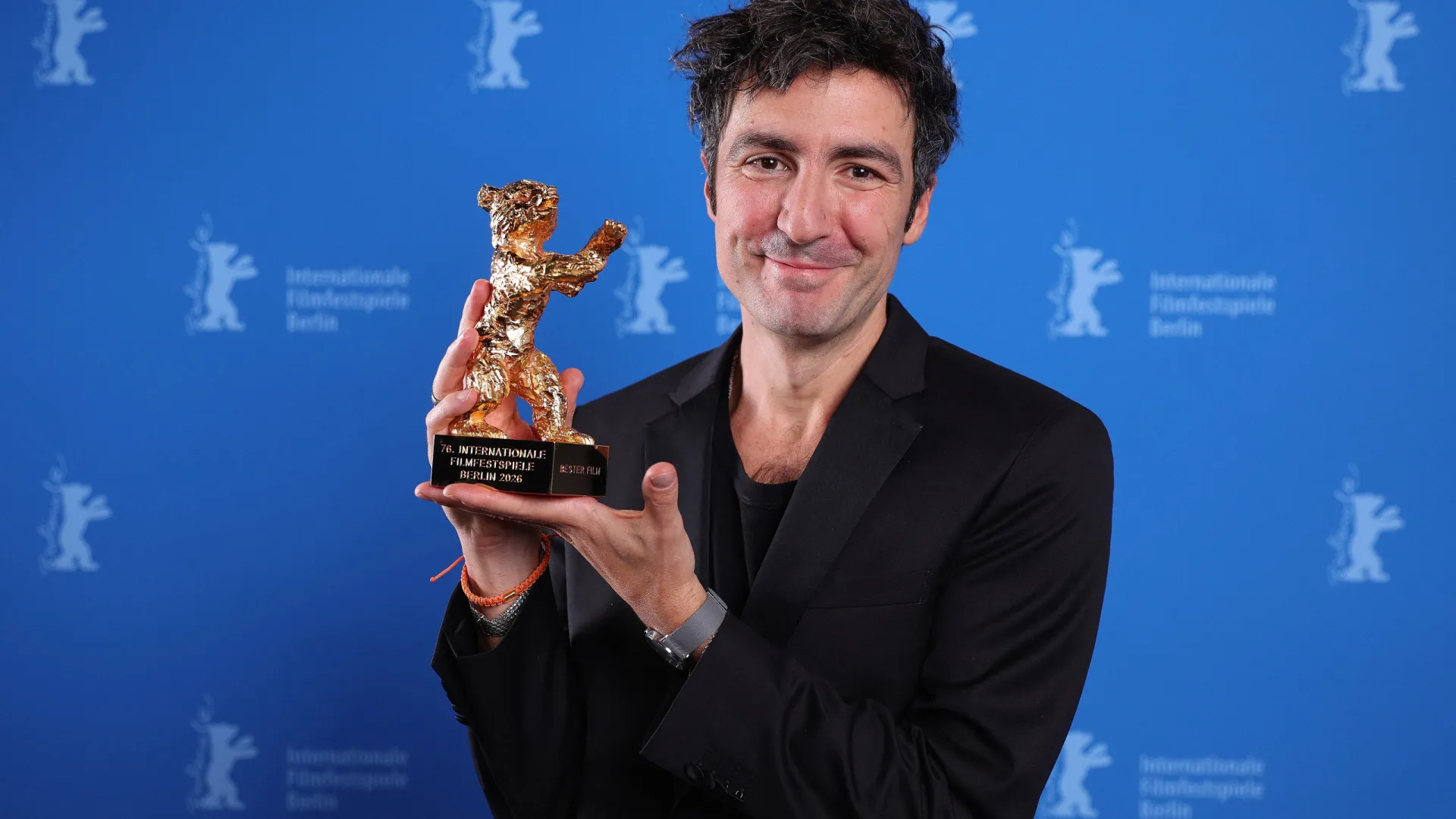 “Gelbe Briefe” do turco-alemão Ilke Çatar vence Urso de Ouro