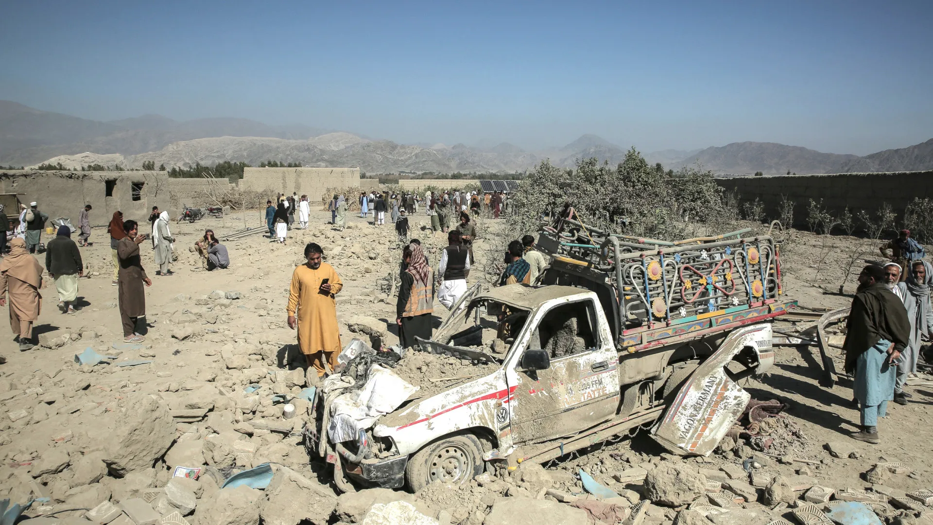 Afeganistão acusa Paquistão de matar mulher e criança em novo ataque