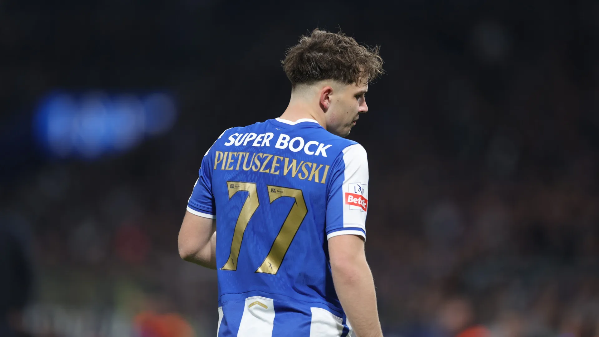 'Tubarões' não largam Pietuszewski, mas FC Porto tem novidade na manga