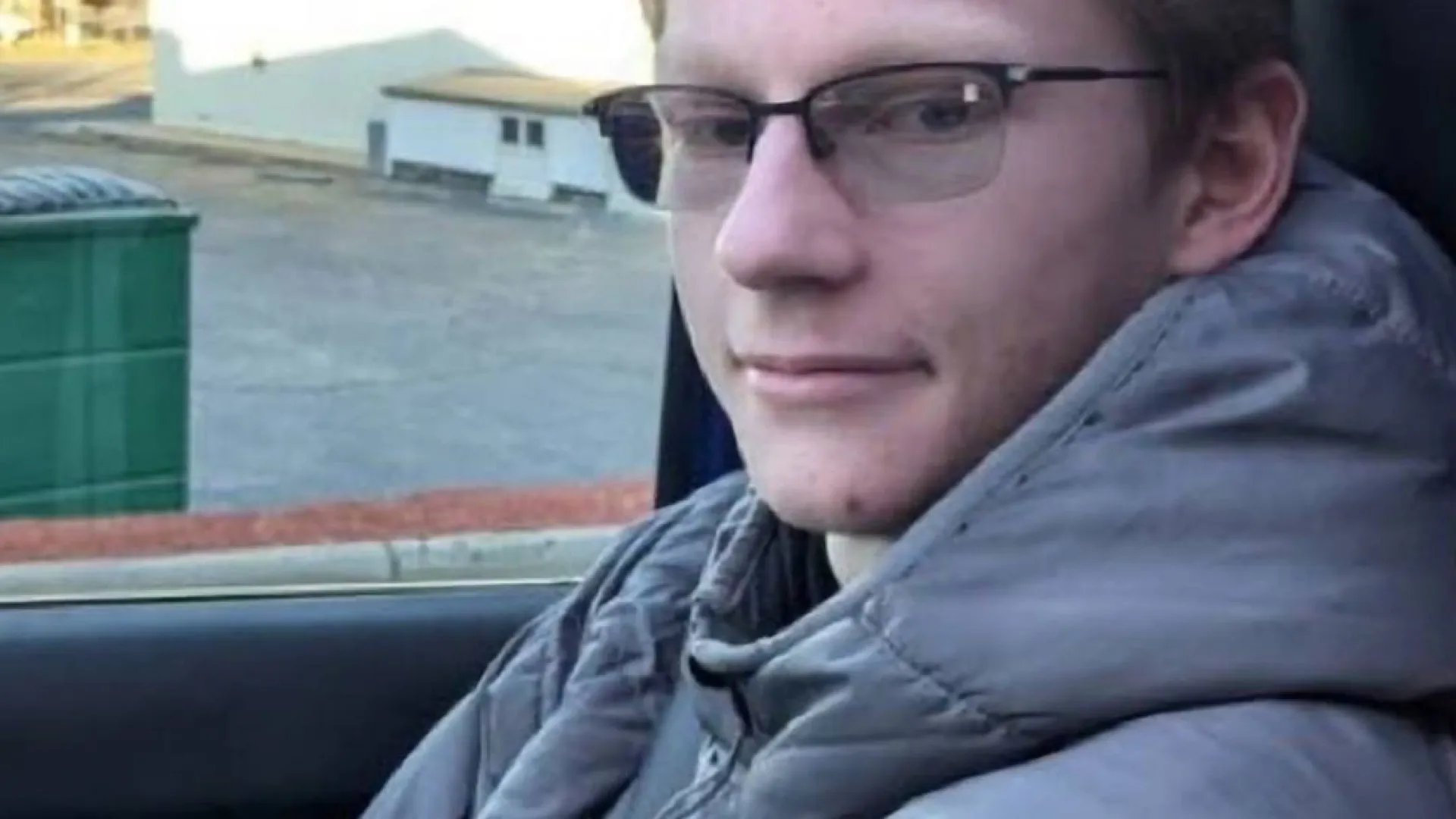 
                    Pró-Trump e obcecado por Epstein. Quem era jovem morto em Mar-a-lago?
                