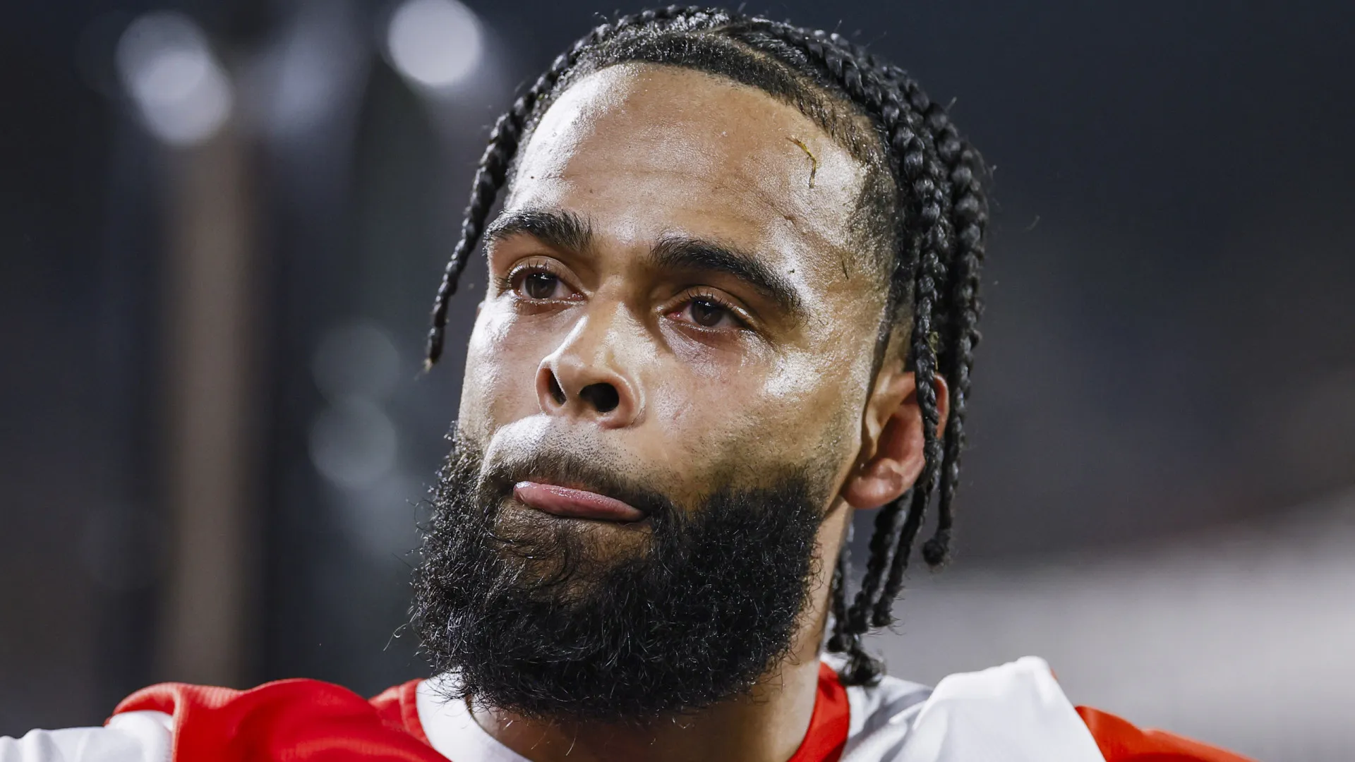 
                    Entrar ao intervalo e ter lesão. Calvário de St. Juste sem fim à vista
                