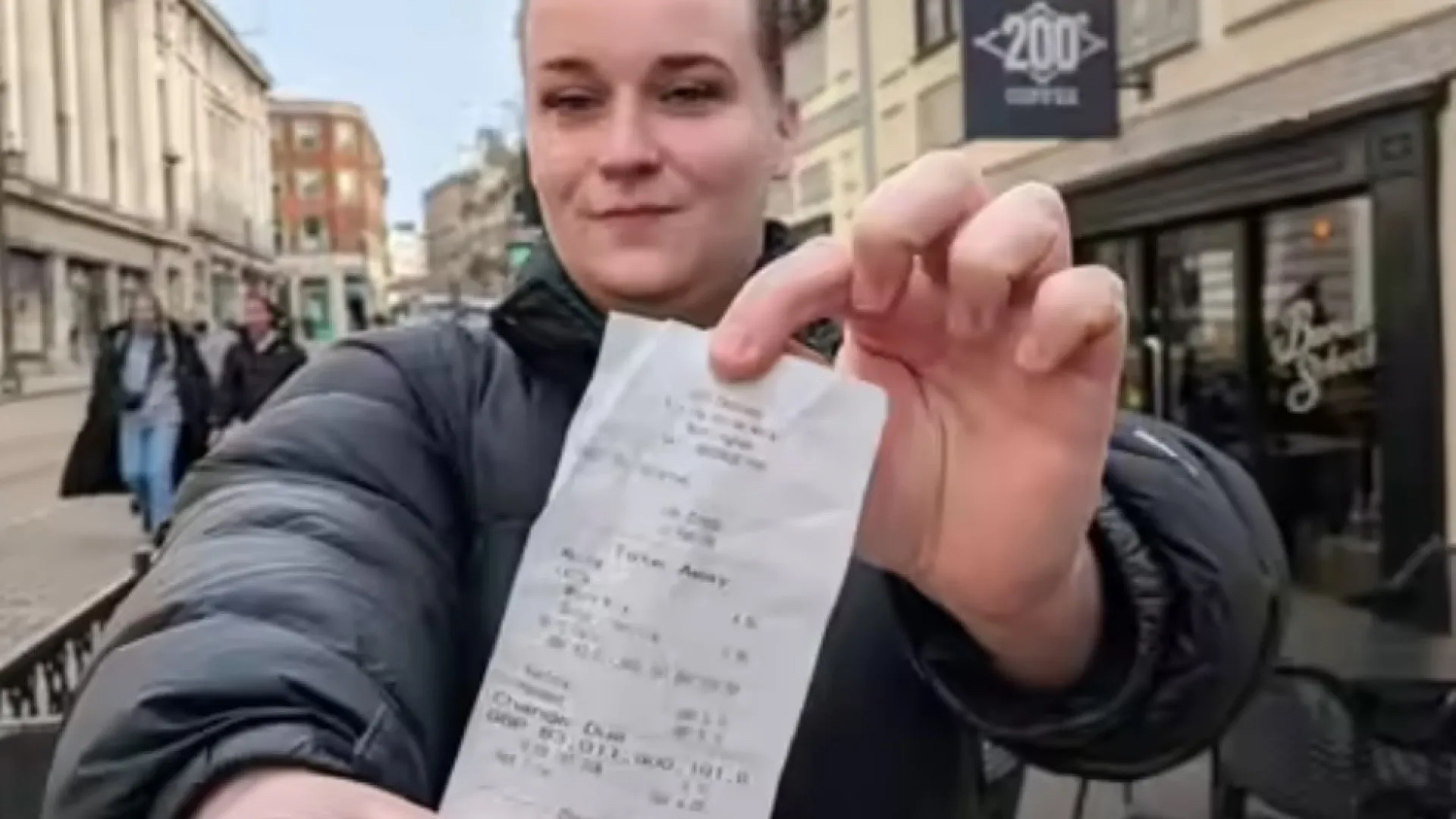 
                    Erro deixou-lhe saldo 100 vezes superior ao de Musk... mas só no papel
                