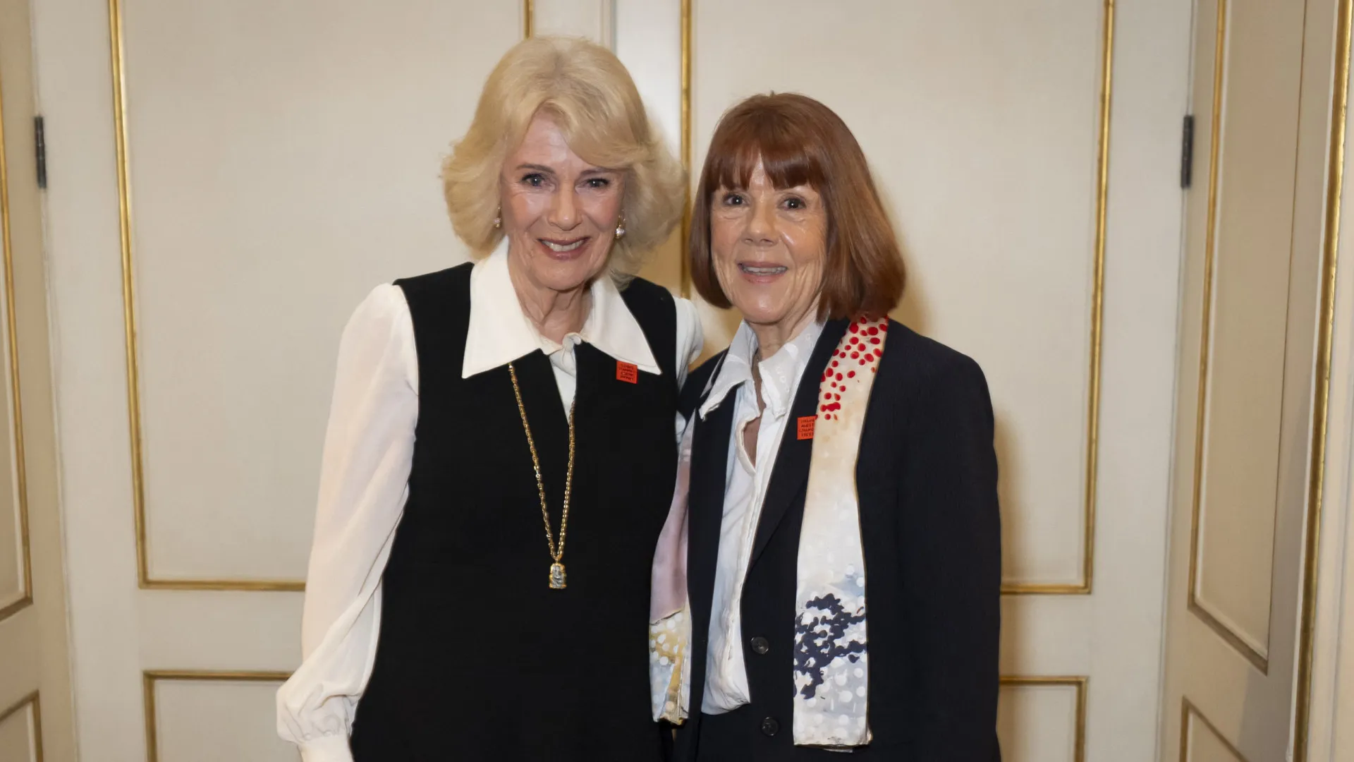 
                    Rainha do Reino Unido recebe Gisèle Pelicot. 