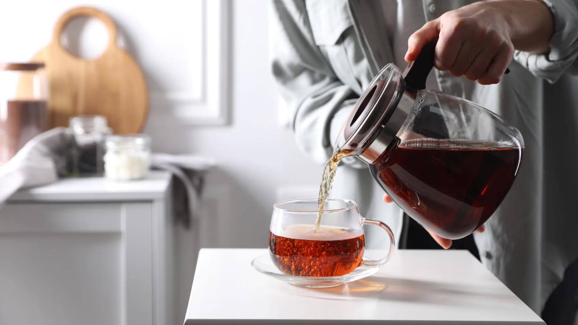 
                    Seis coisas que nunca (mas mesmo nunca) deve juntar ao seu chá
                