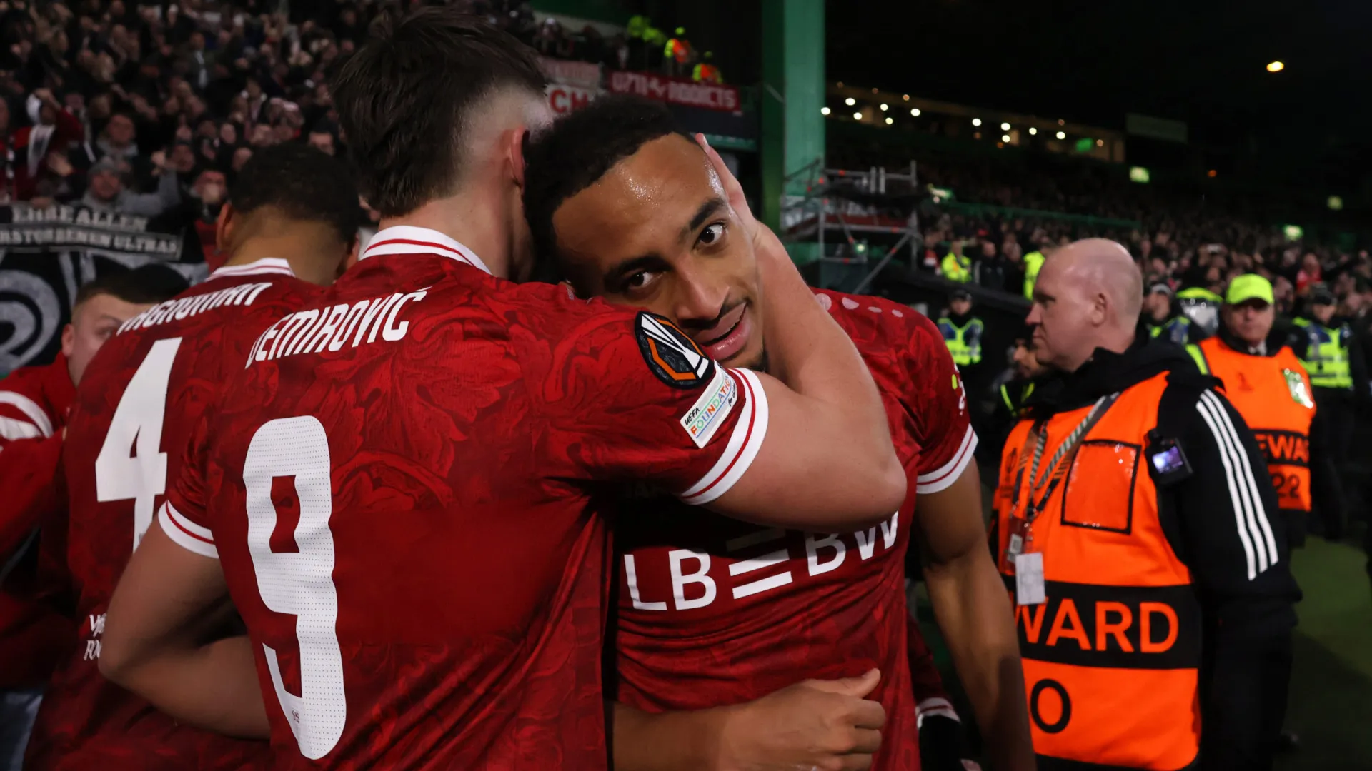 
                    Estugarda deve marcar encontro com FC Porto ou Braga nos 'oitavos'
                