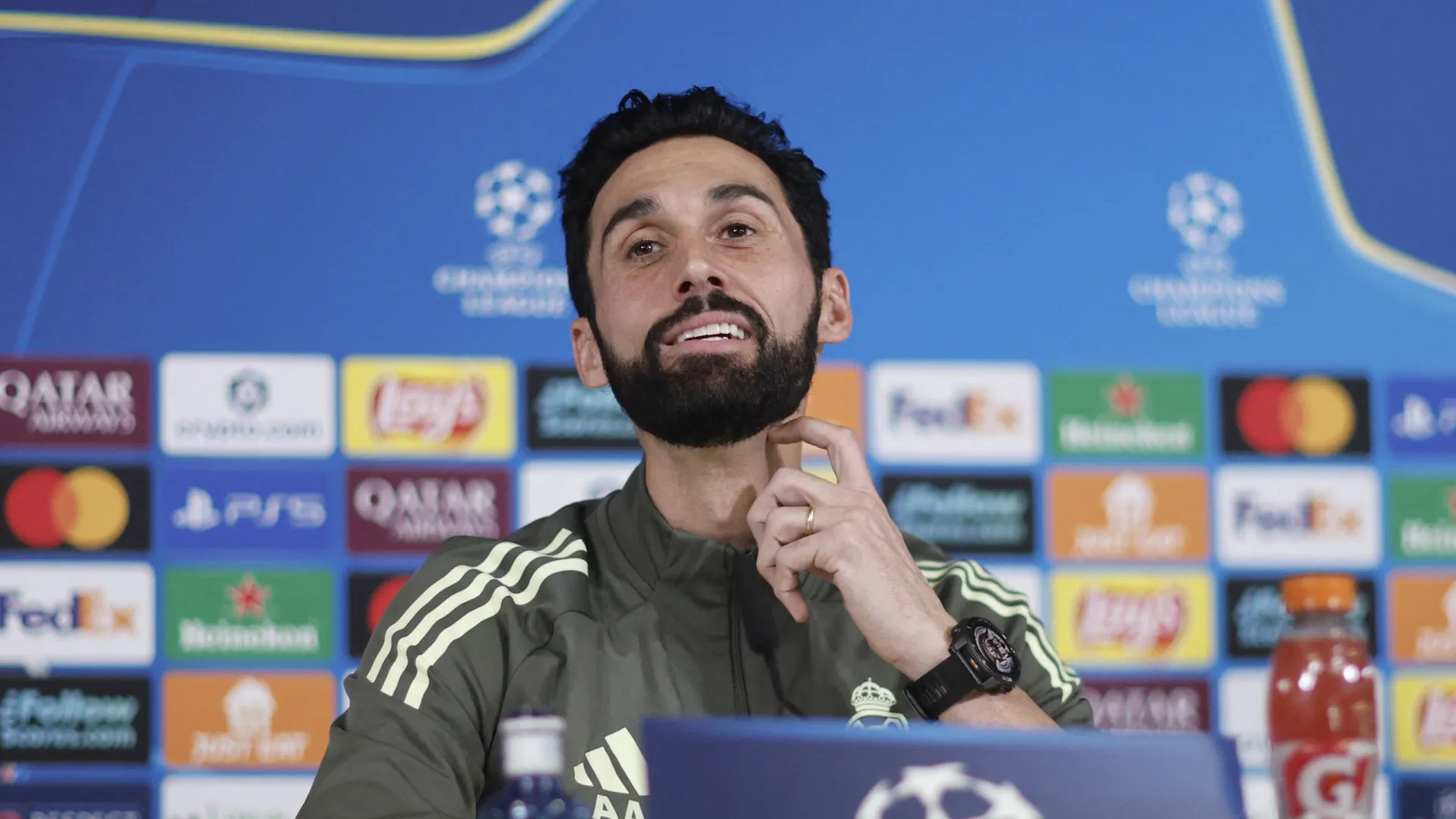 
                    Arbeloa reage ao castigo da UEFA a Prestianni: 
