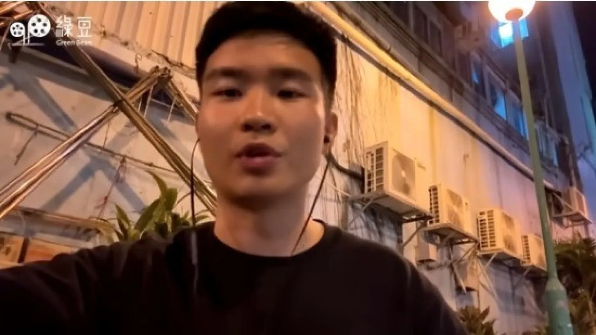 
                    Mil assinaturas pedem reintegração de estudante expulso em Hong Kong
                