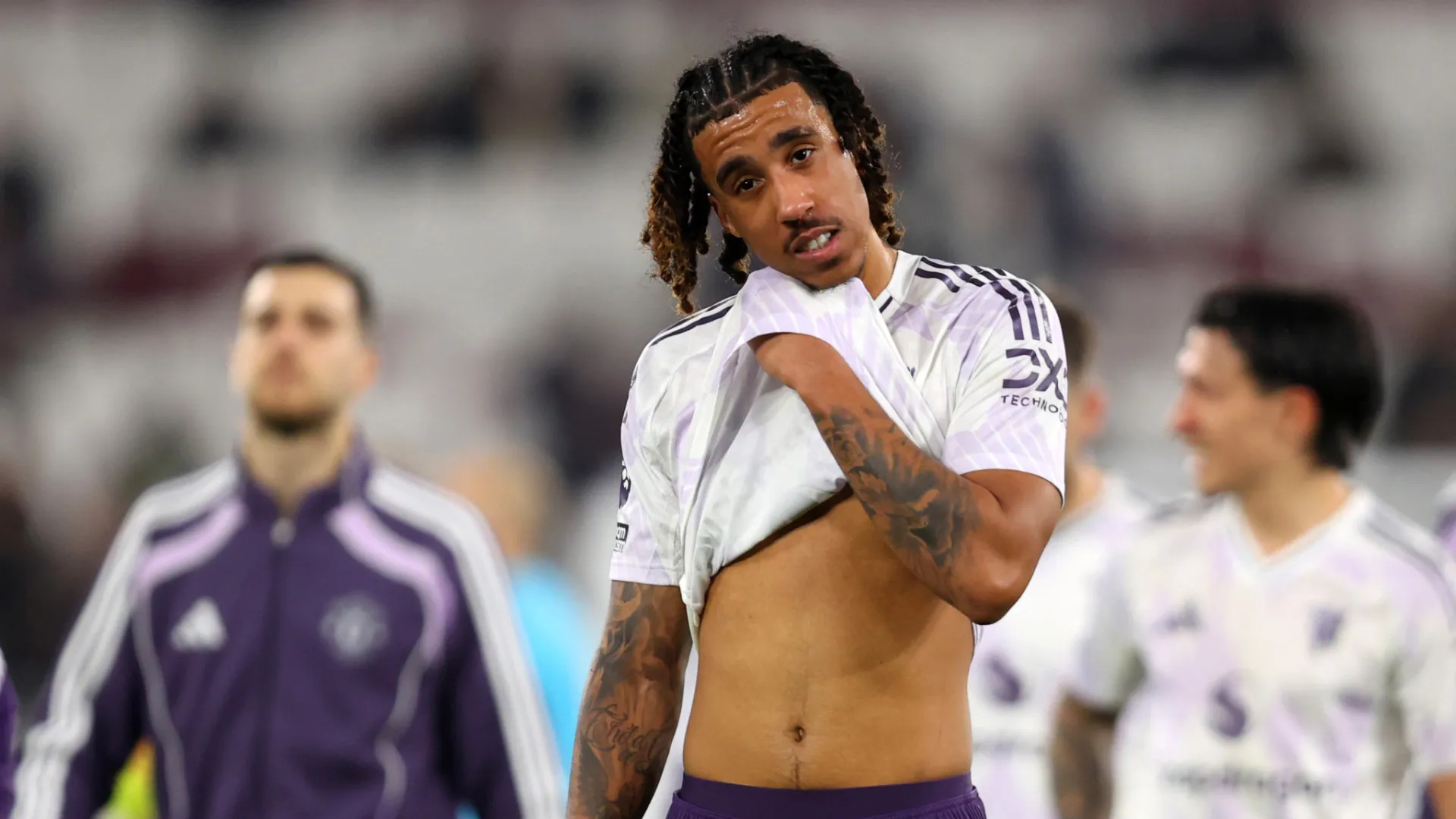 
                    Estrela do Manchester United sem carta após passar por escola a 115 km/h
                