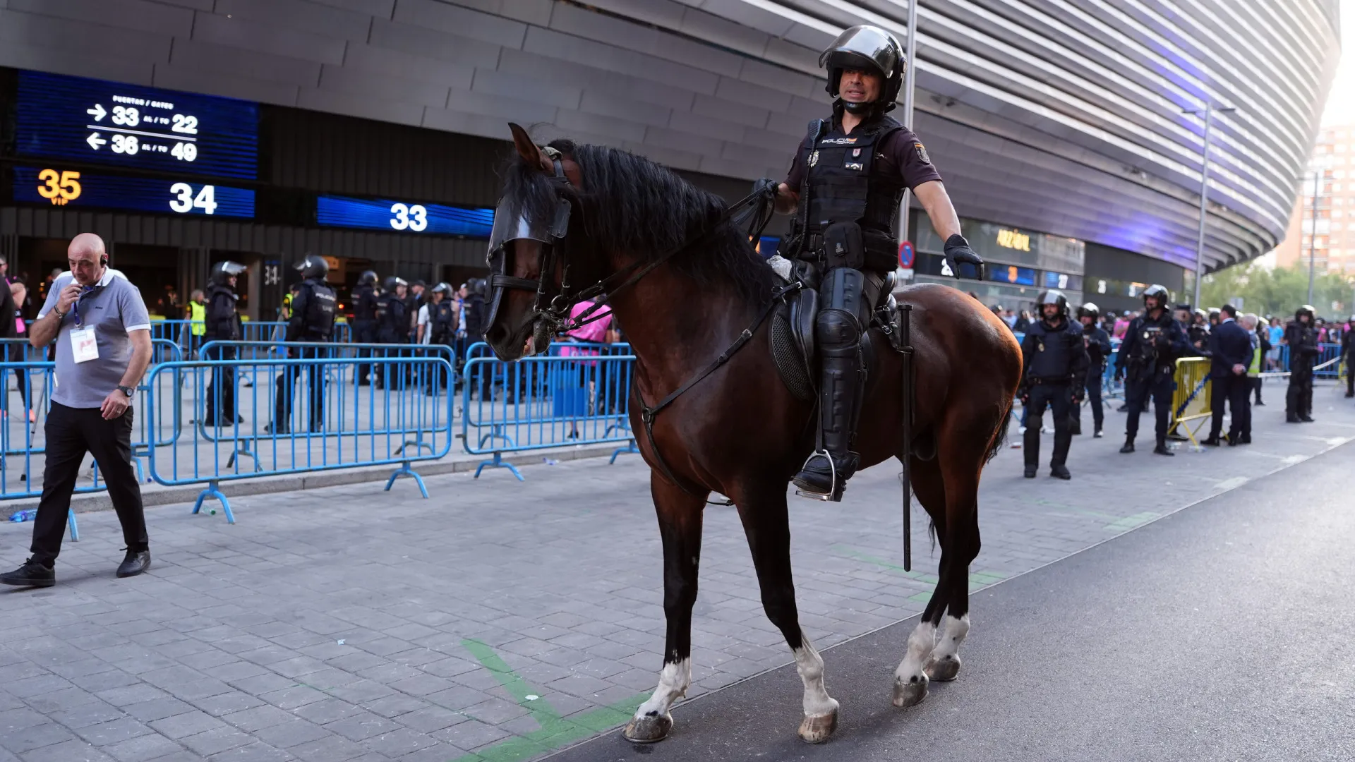 
                    Real Madrid-Benfica é de alto risco e mobiliza 1.800 efetivos
                