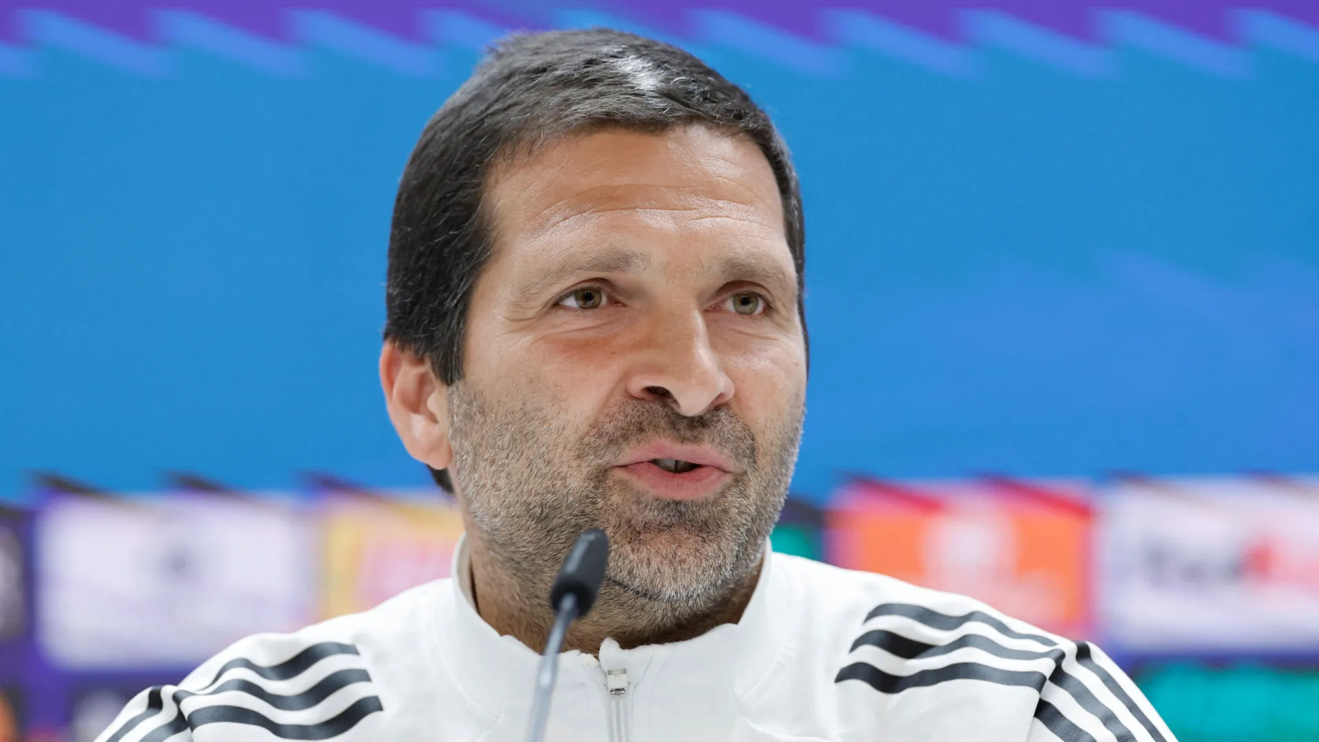 
                    Esperança por Prestianni e recado ao árbitro. O que disse João Tralhão
                