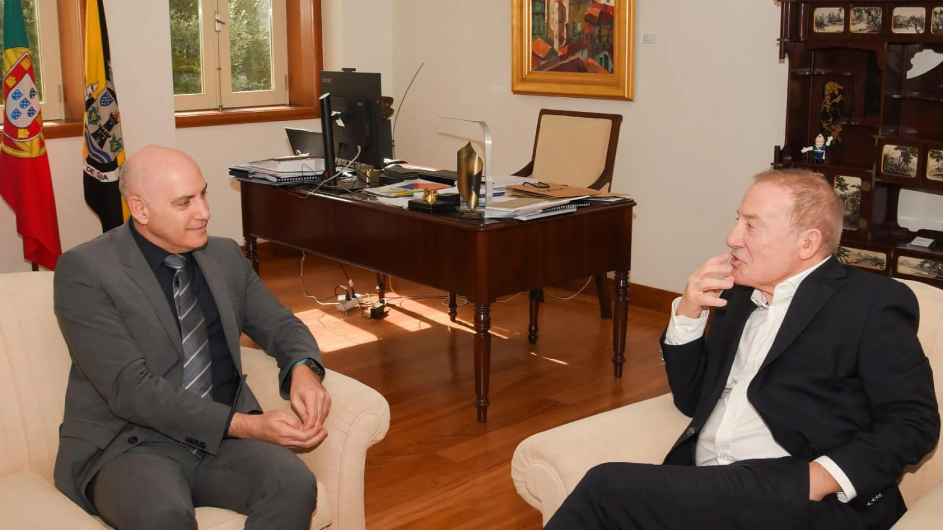 
                    Autarca de Gaia recebe embaixador de Israel. PCP fala em branqueamento
                