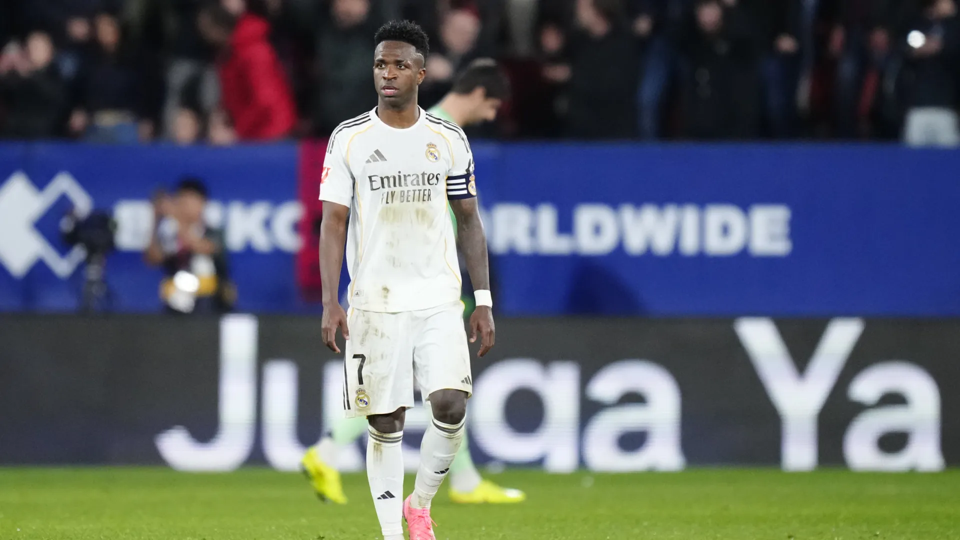 
                    La Liga regista cânticos violentos contra Vinícius Júnior em Osasuna
                