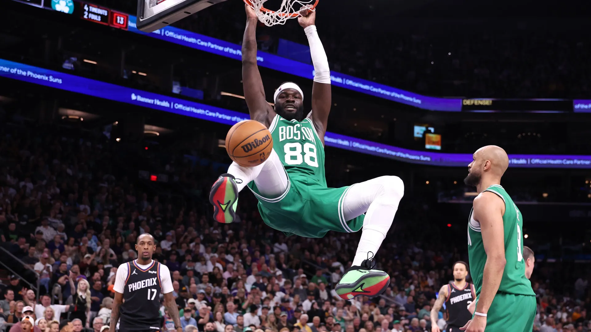 
                    Neemias Queta volta a brilhar com duplo-duplo. Celtics vencem Suns 
                