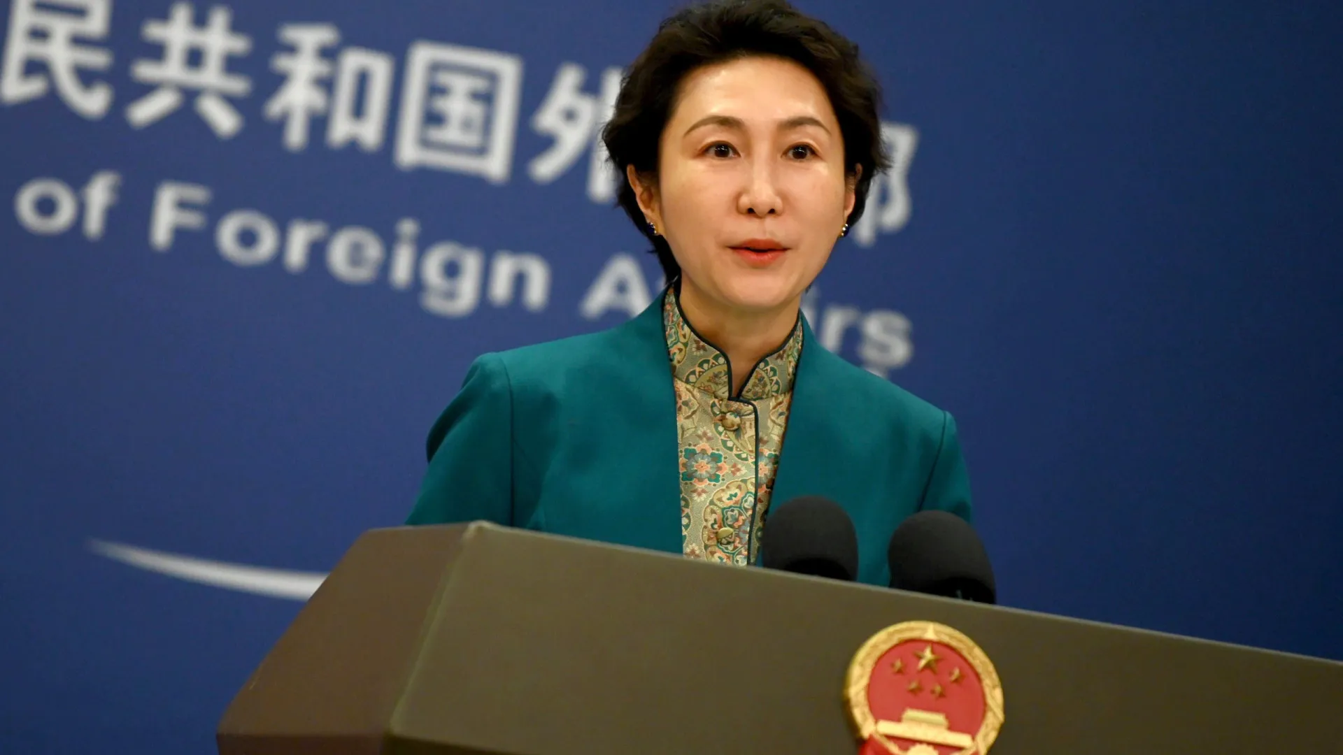 
                    China reitera apelo a cessar-fogo após morte de cidadão chinês em Teerão
                